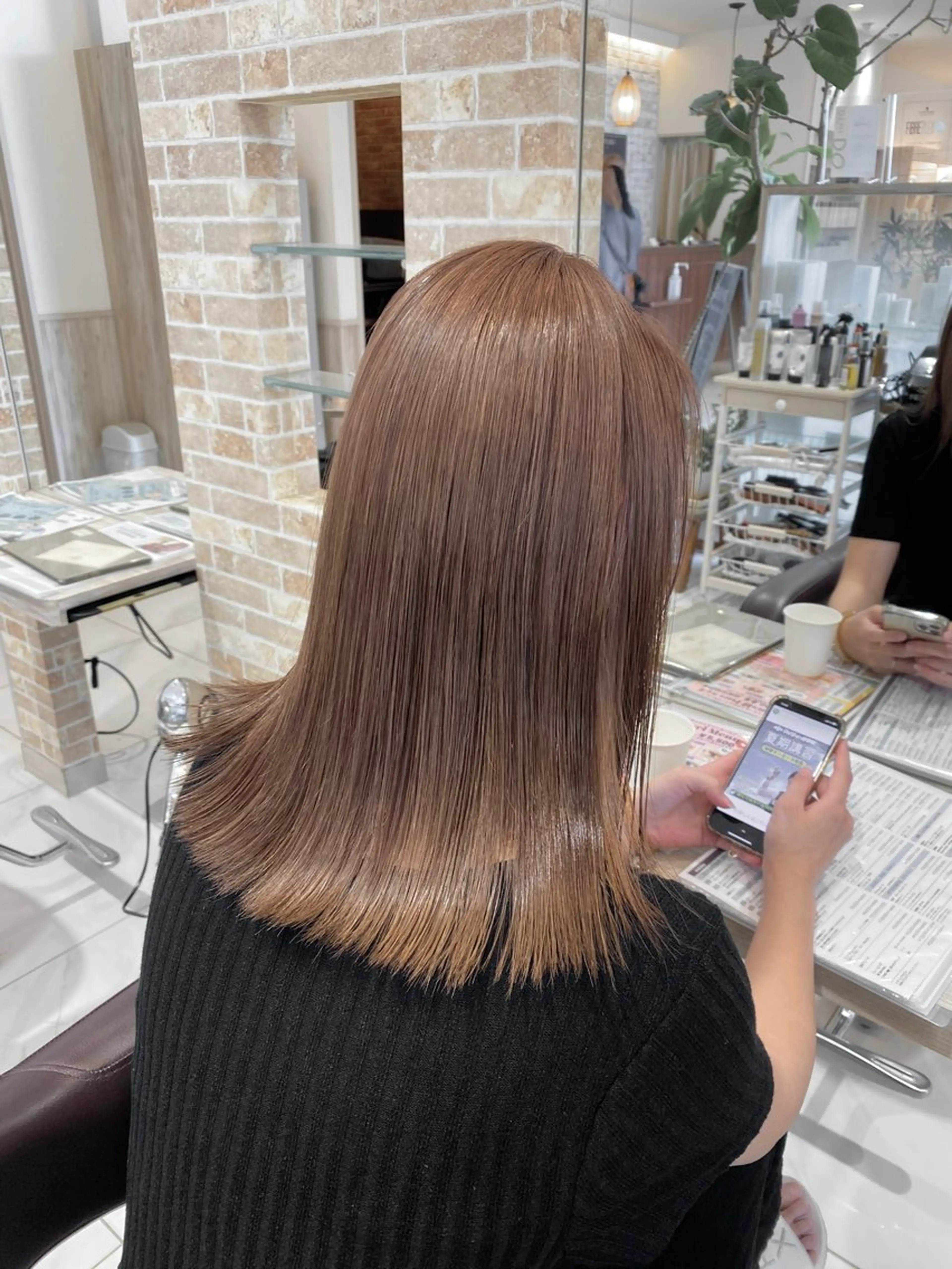 セミロング カラー GRANDEUR やまだかなのヘアスタイル