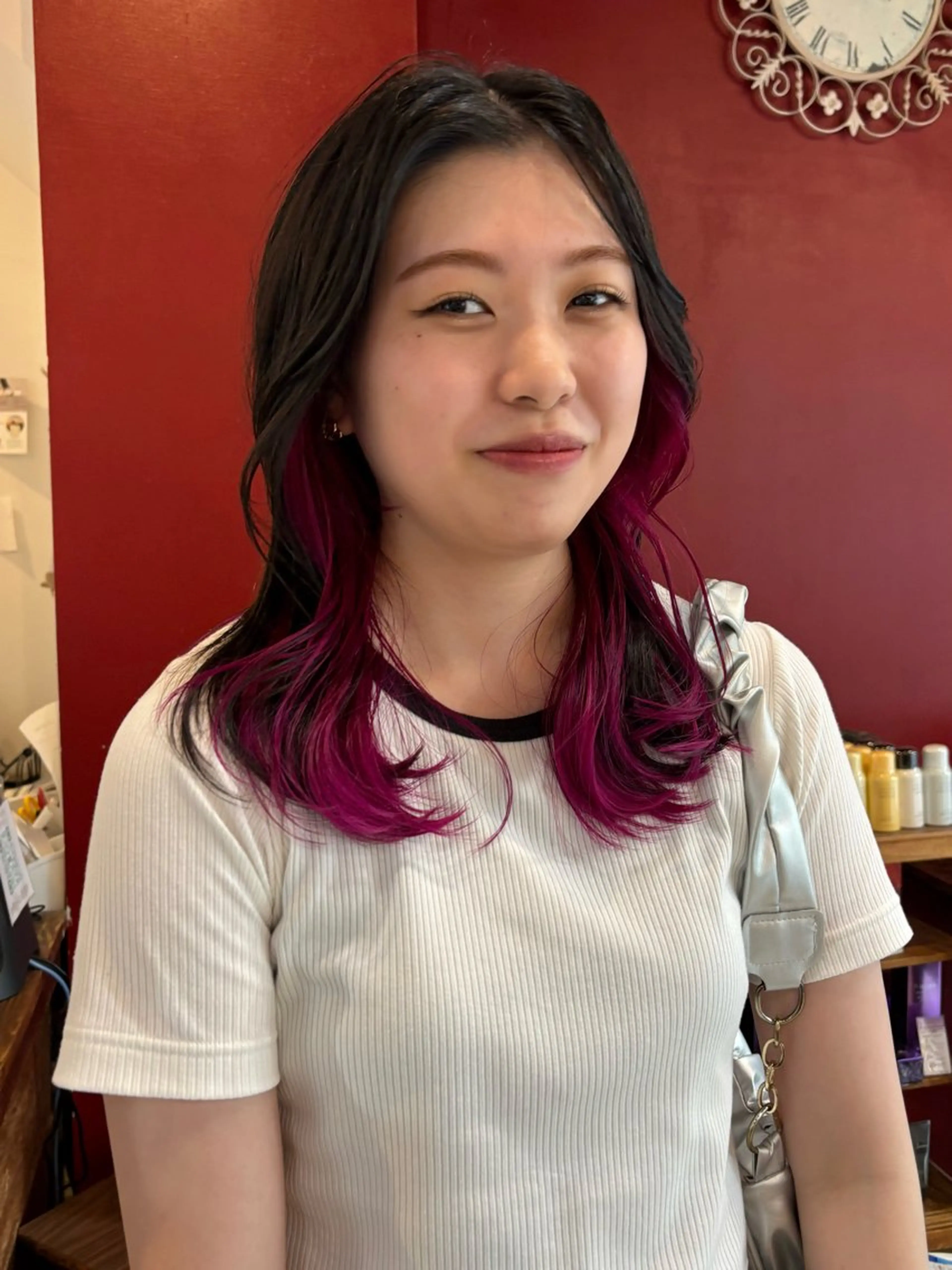 ミディアム カラー 小日向 沙織のヘアスタイル