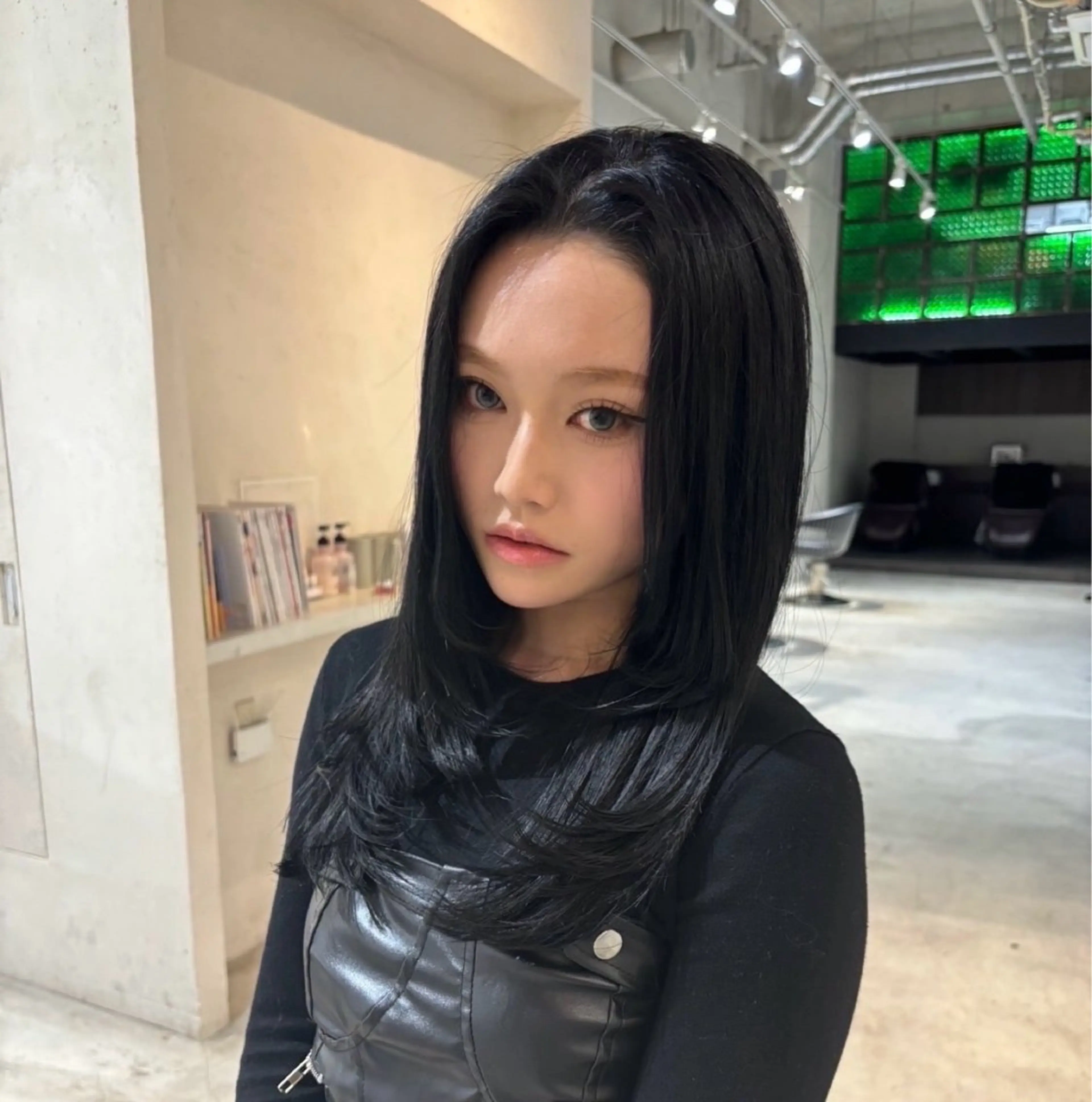 セミロング カラー ORGN.所属・二千華 /派手髪デザインのヘアスタイル