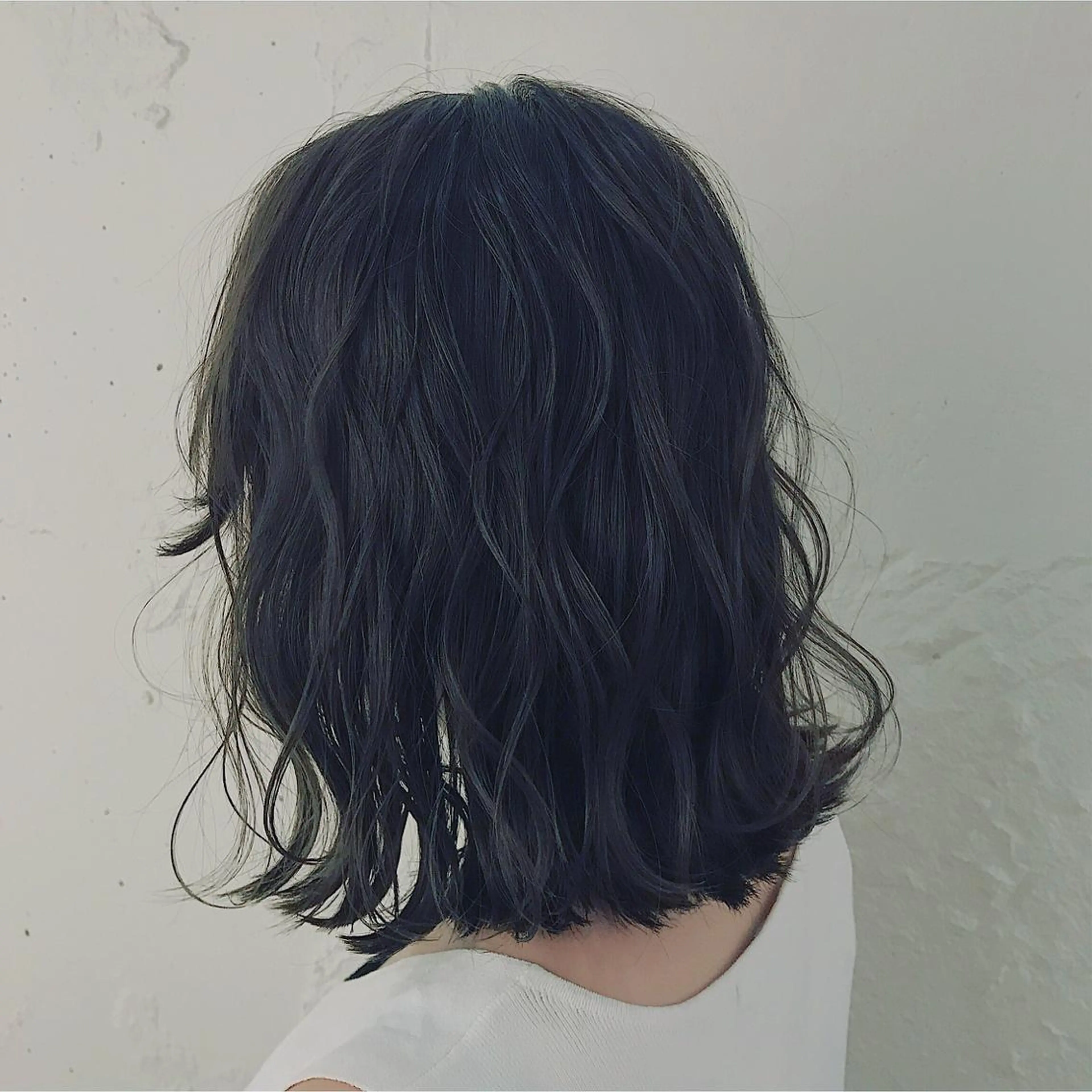 ミディアム カラー 切りっぱなしボブ ネイビーカラー ボブ lani 天神大名/ブリーチのヘアスタイル