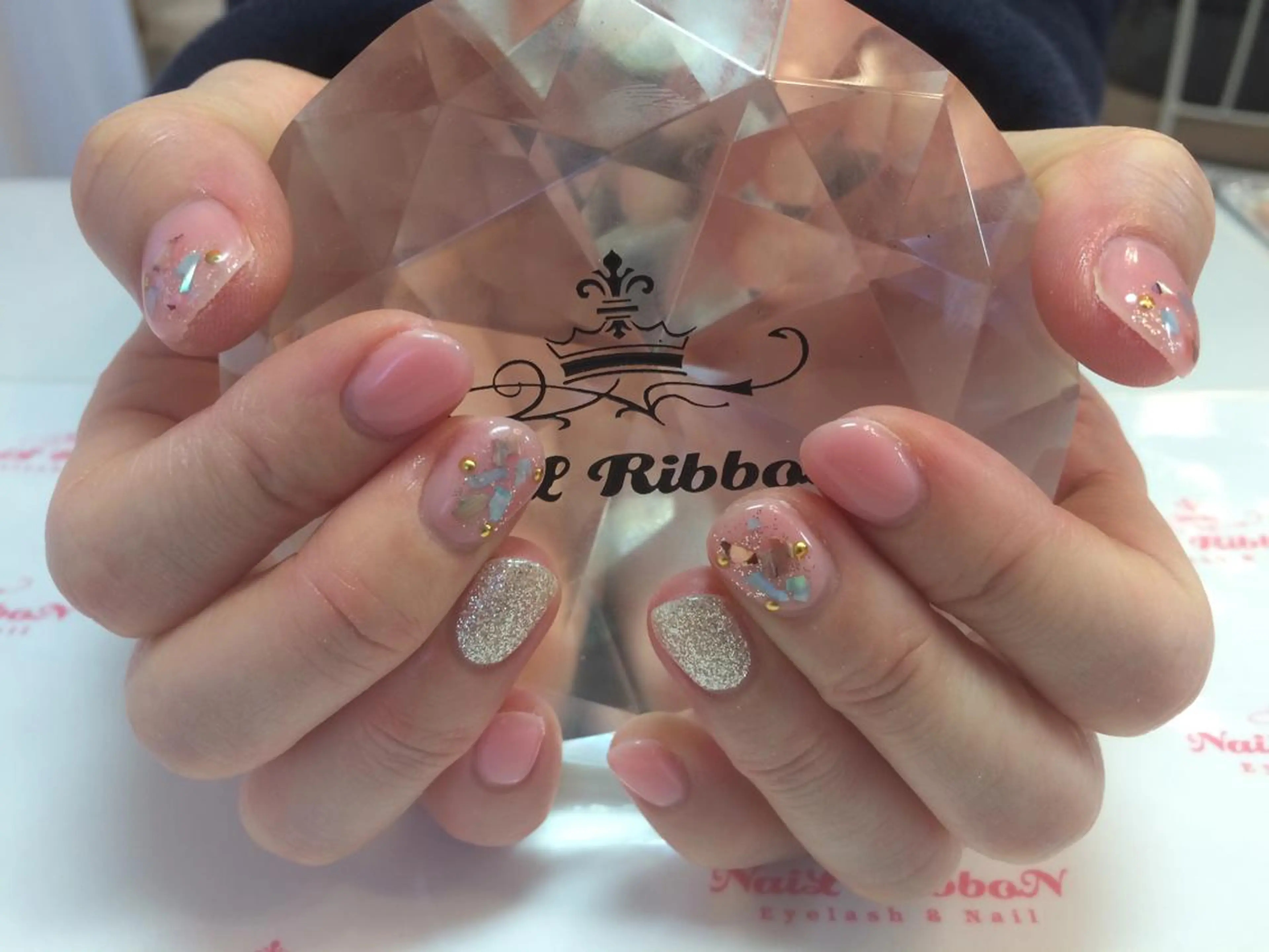 ネイル ネイルリボン 受付スタッフのネイルデザイン