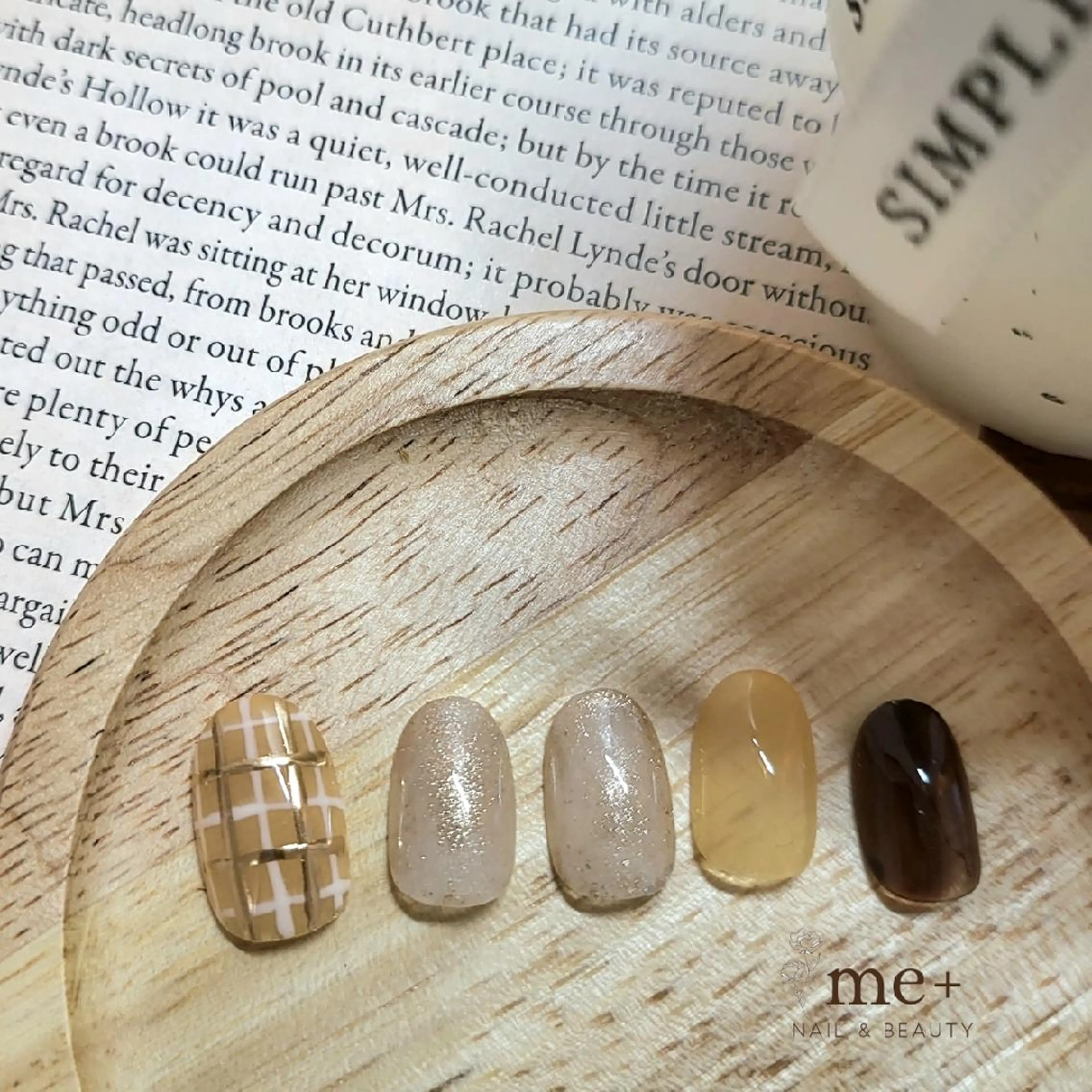 ネイル ミラーネイル ホワイト 【豊中駅徒歩2分】 me+のネイルデザイン