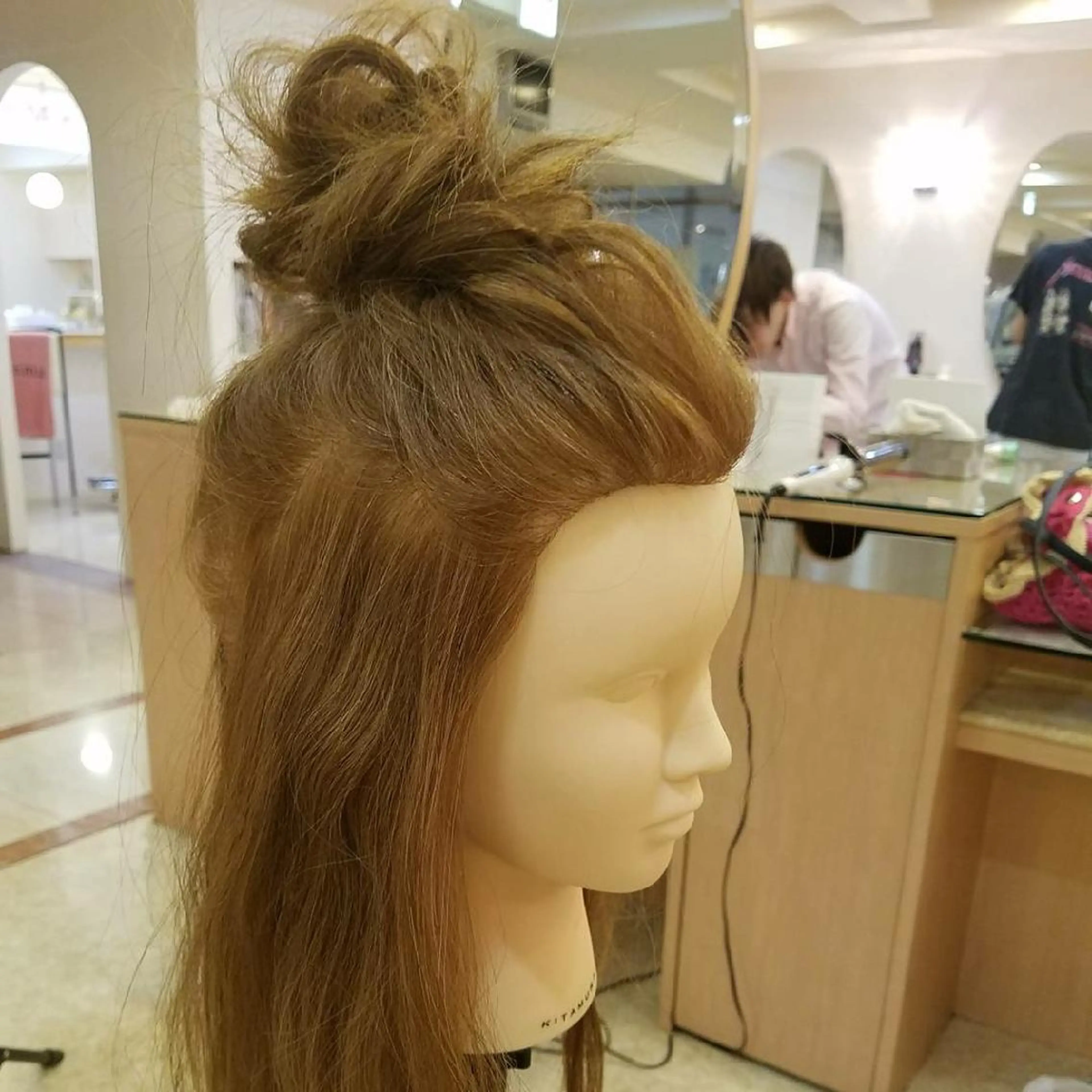 ヘアアレンジ ハーフアップ お団子ヘア EMANON名古屋所属・美谷添（ミヤゾエ） まどか大人ヘアサロンのヘアスタイル