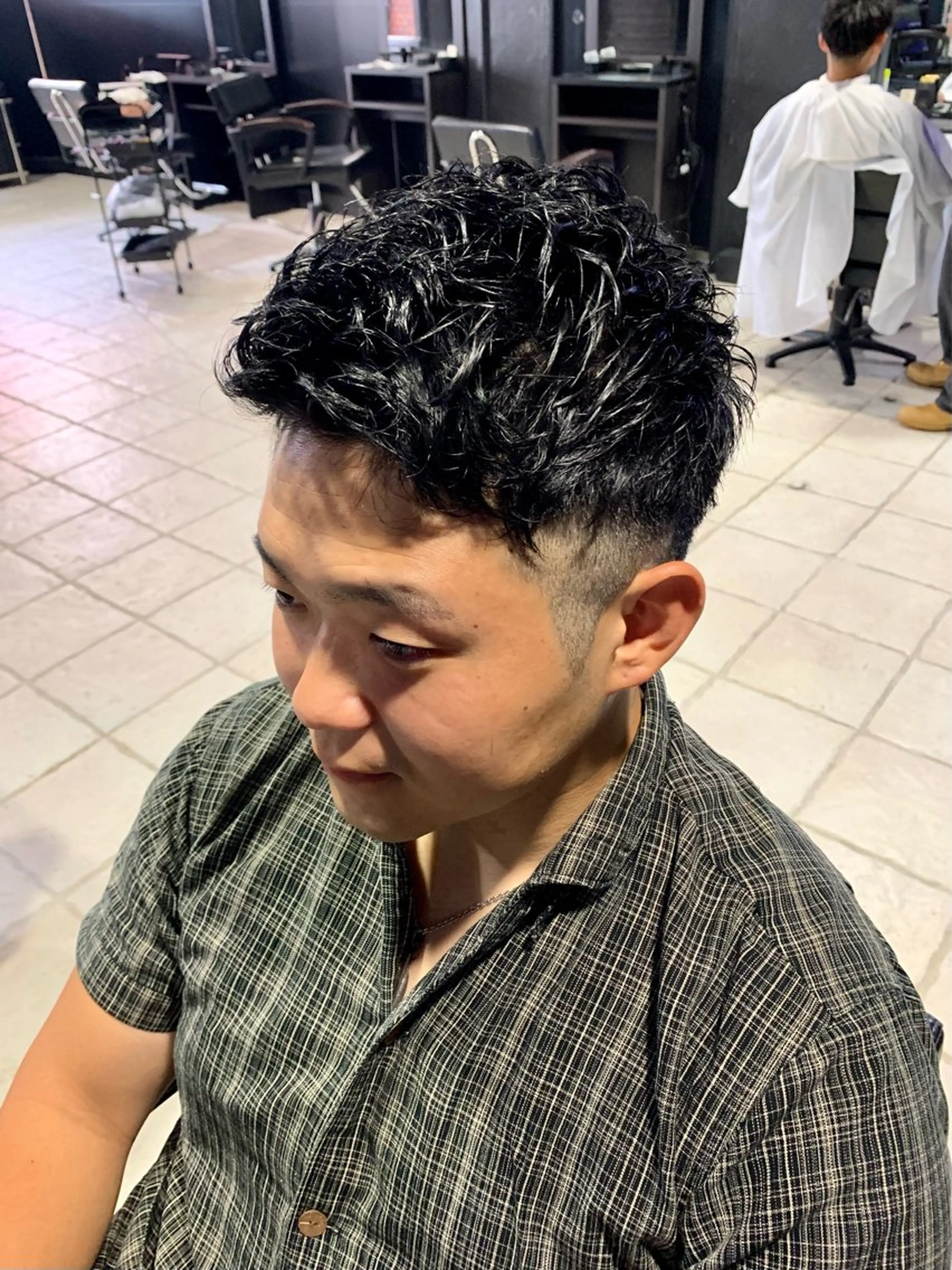 ショート メンズ アップバング メンズパーマ ショートヘア カット パーマ トリートメント ヘアセット メンズパーマ/難波/ 心斎橋　室園亮佑のヘアスタイル