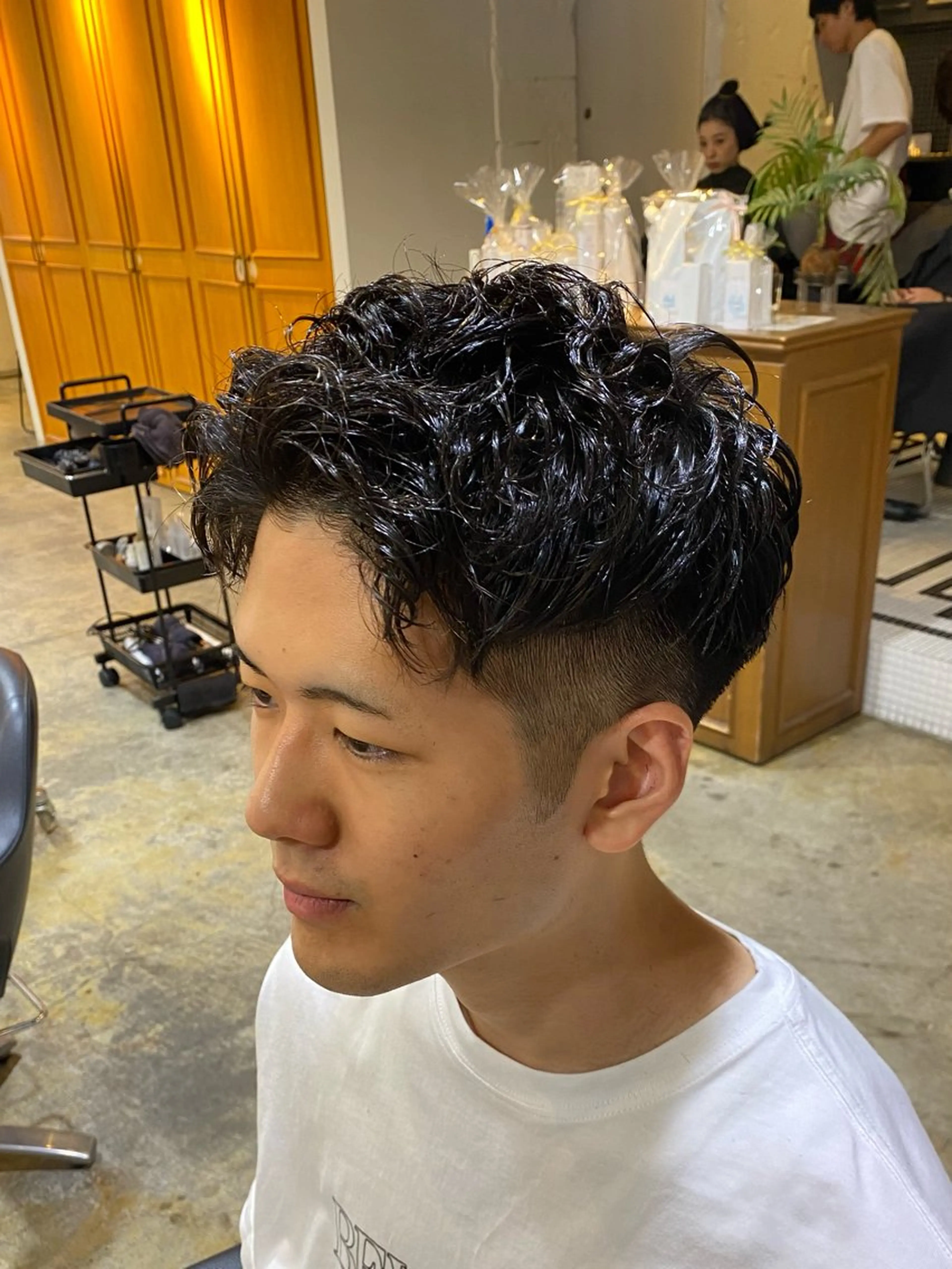 ショート パーマ メンズ スペインカール レイヤーボブ/ 艶カラー/サナ🌼のヘアスタイル