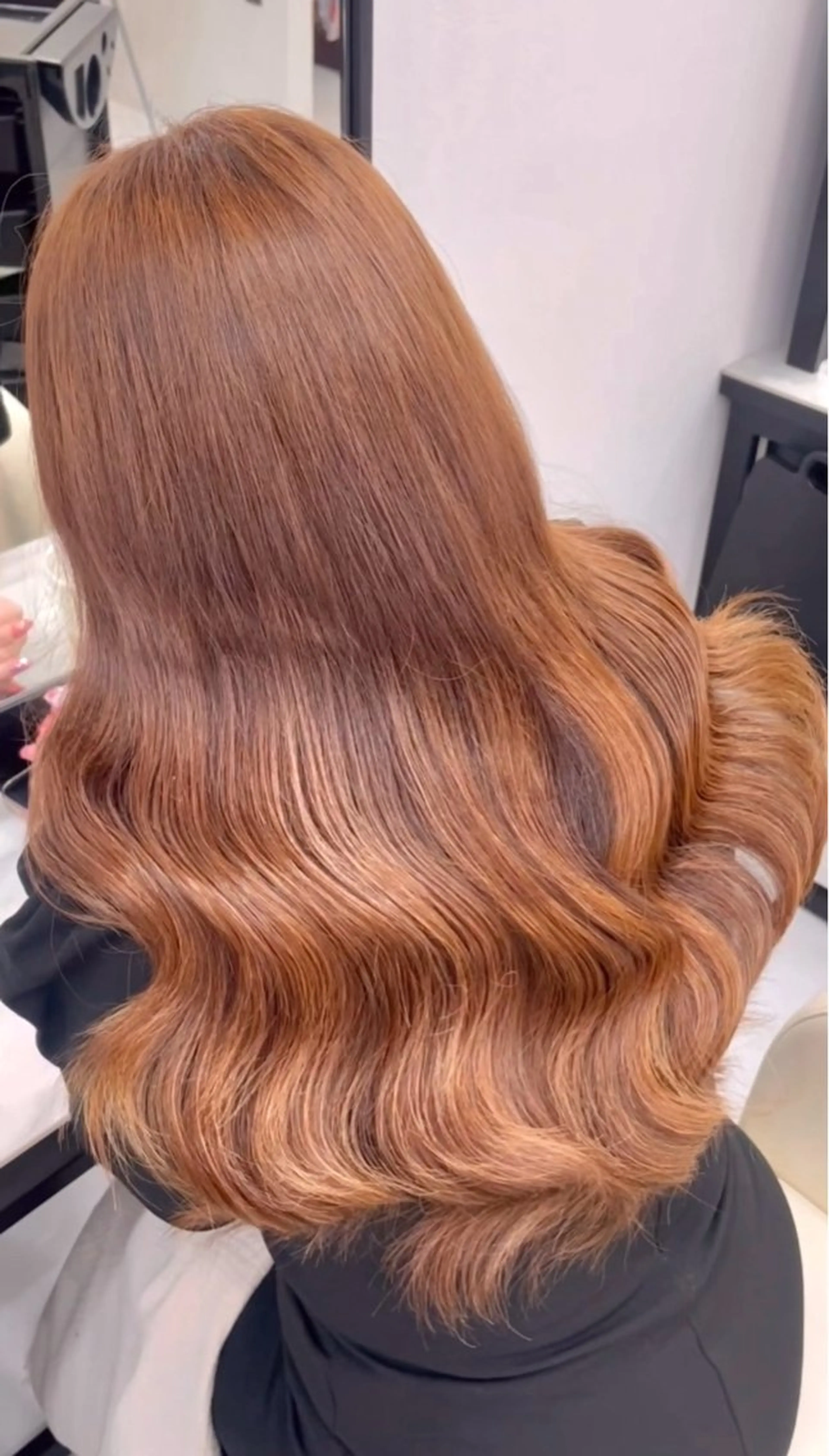 ロング wistell所属・ハイトーン/艶カラー sarina🩷のヘアスタイル