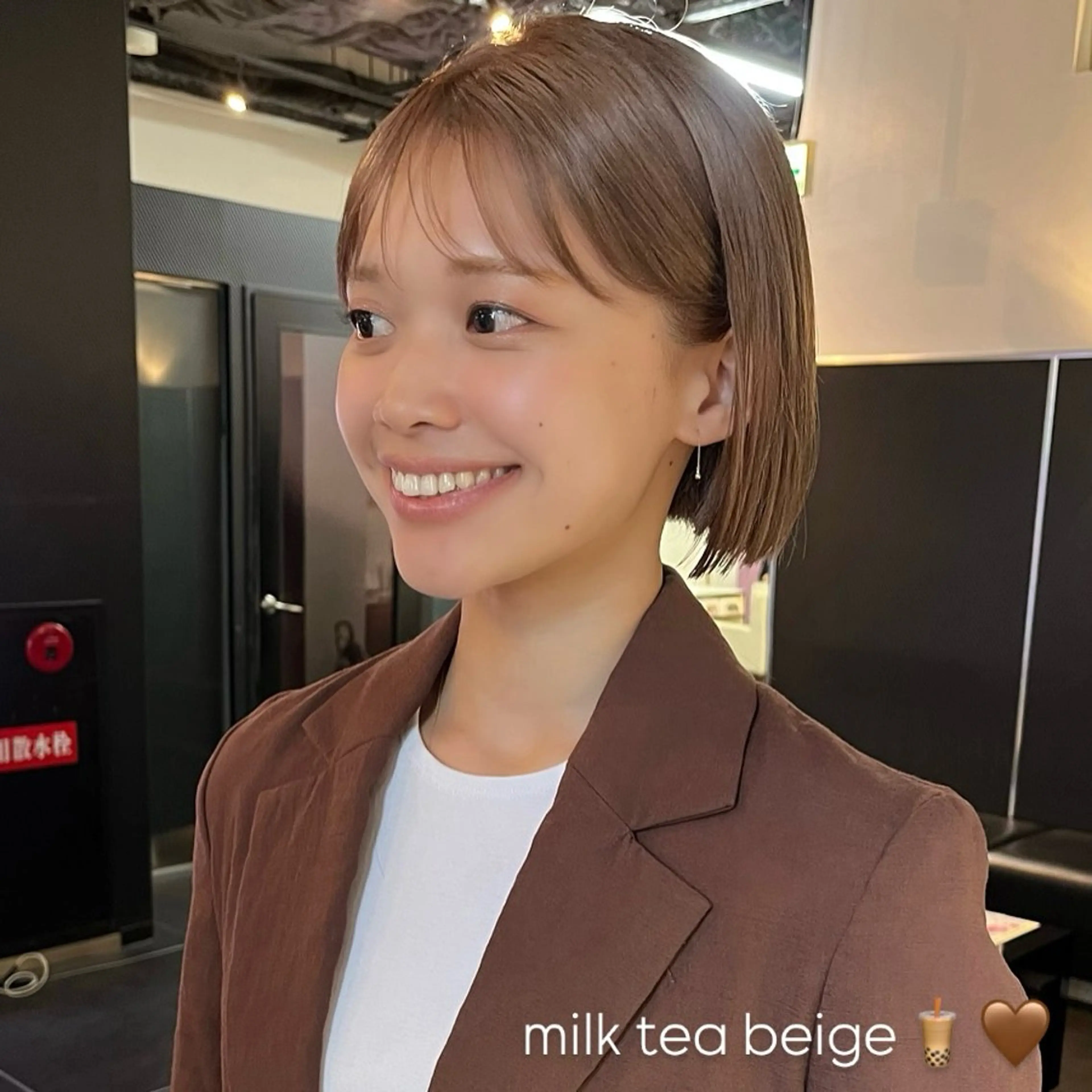 ショート カラー ベージュカラー ハイトーンカラー ミルクティーベージュ ヘアカラー trico心斎橋 ナツミのヘアスタイル