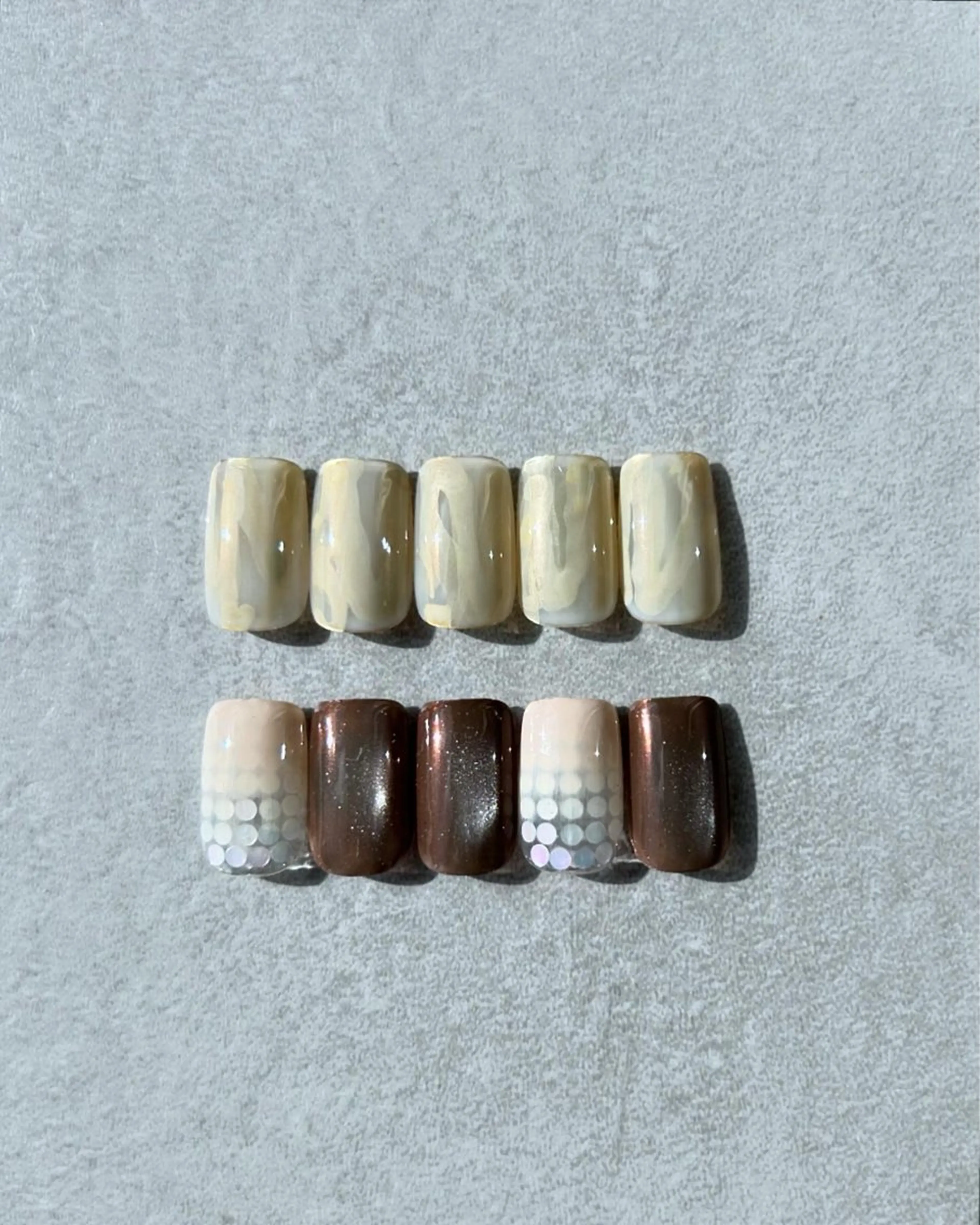 ネイル オーロラネイル ブラウン カジュアル ゴールド マグネットネイル ハンドネイル ハンドケア lyly.nail所属・lylynail YUUKAのネイルデザイン