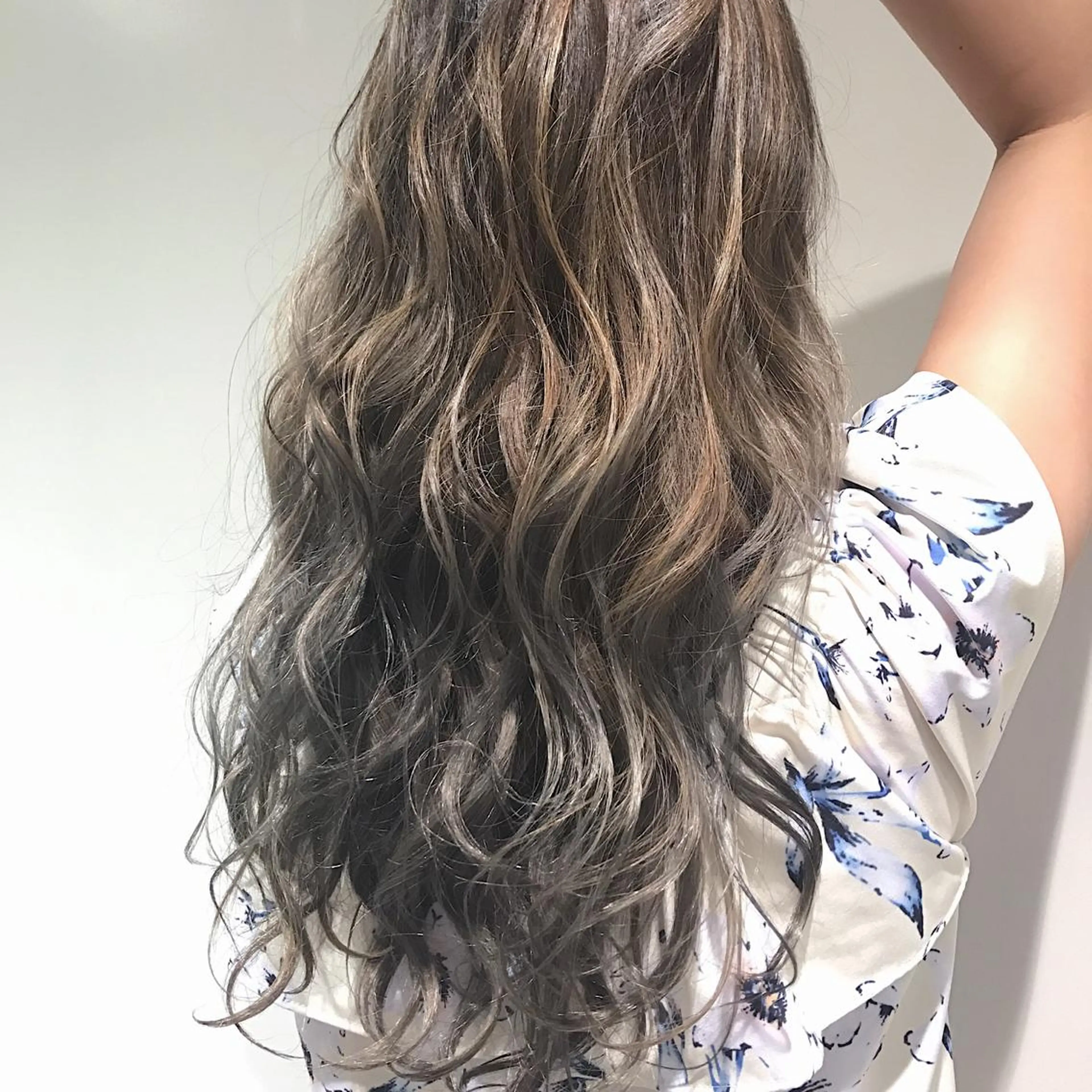 ロング カラー ヘアアレンジ Zina渋谷エリア マネージャShionのヘアスタイル