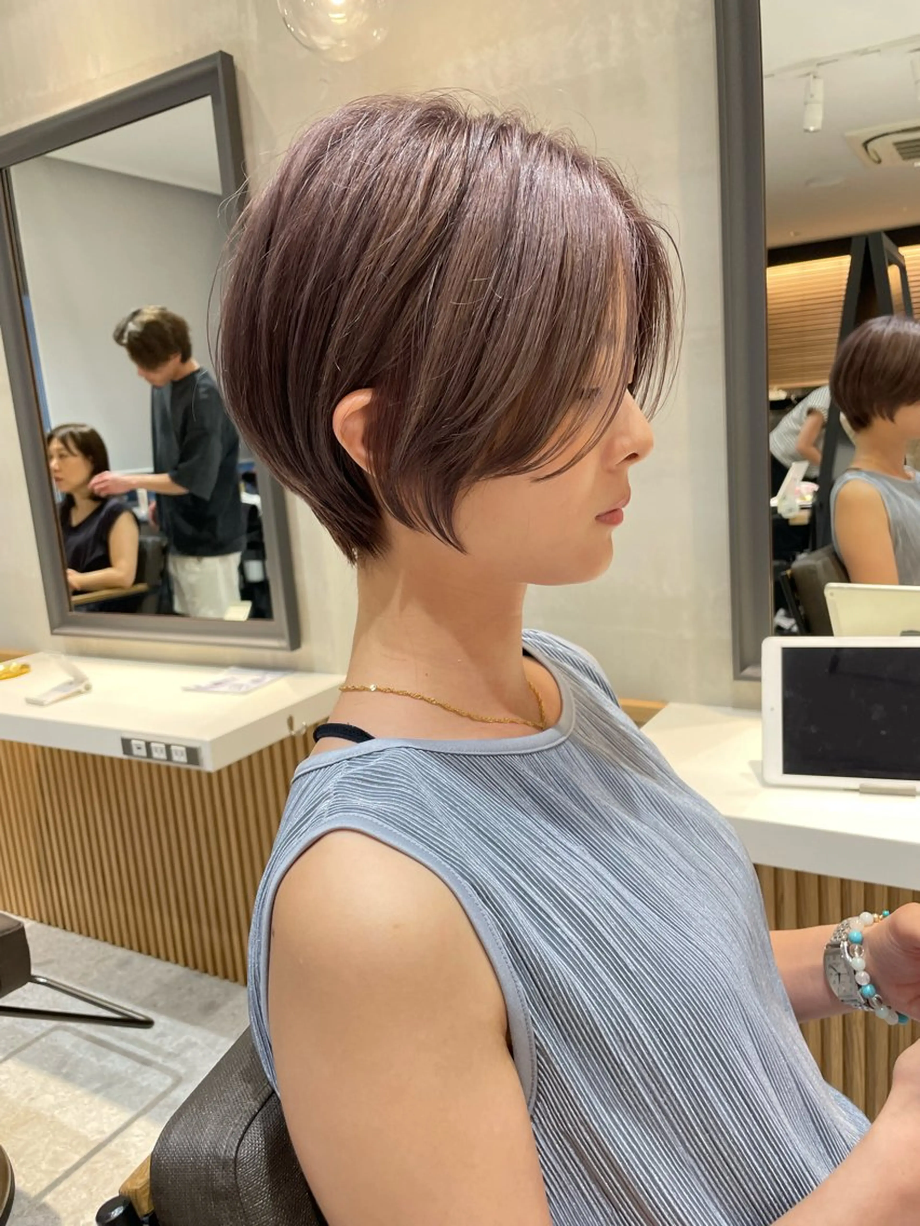 ショート ボブ ボブインナー 顔周りカット ショートヘア ハイトーンヘア れおん🌙のヘアスタイル