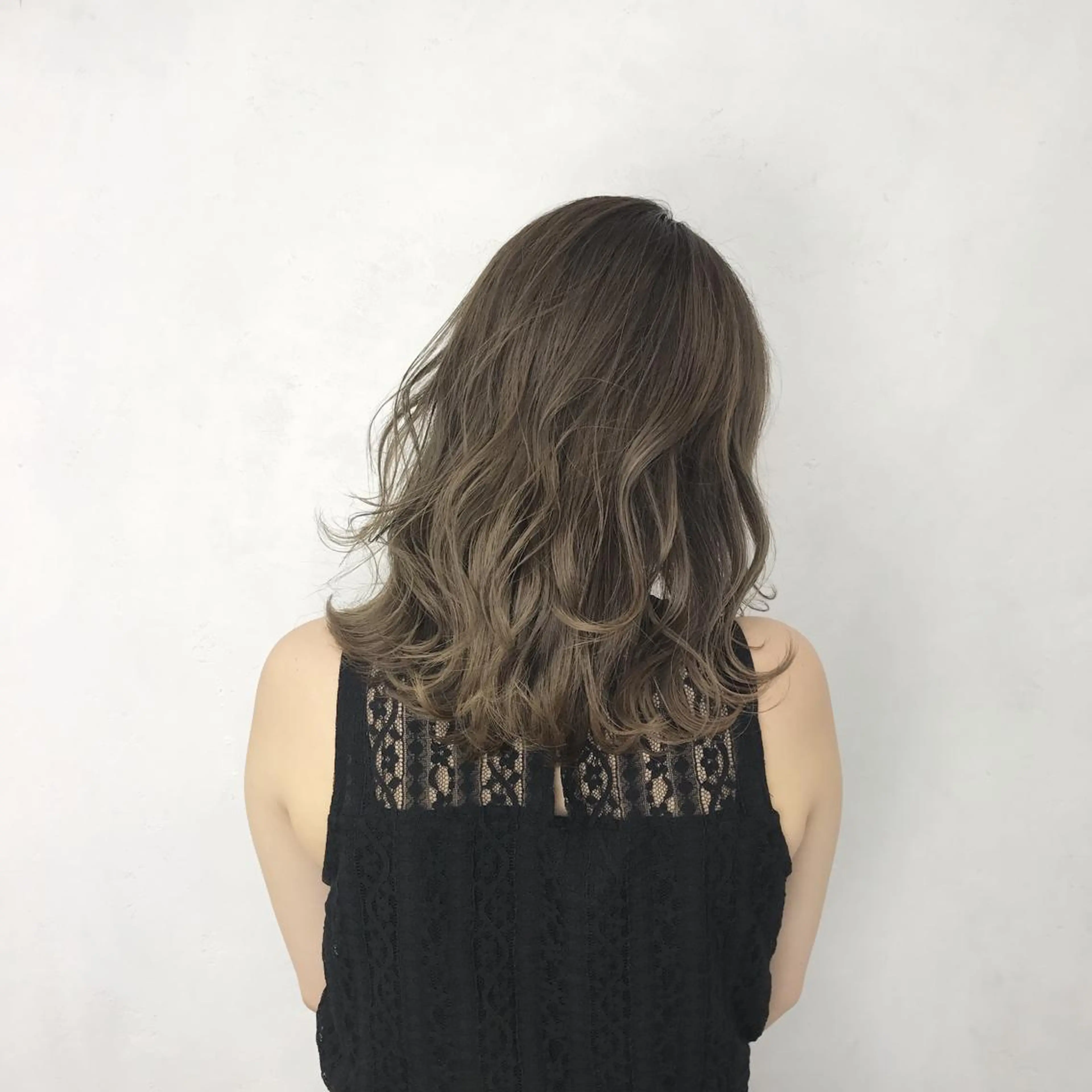 ミディアム カラー ダブルカラー グレージュ ヘアカラー TATSUYA アートディレクターのヘアスタイル