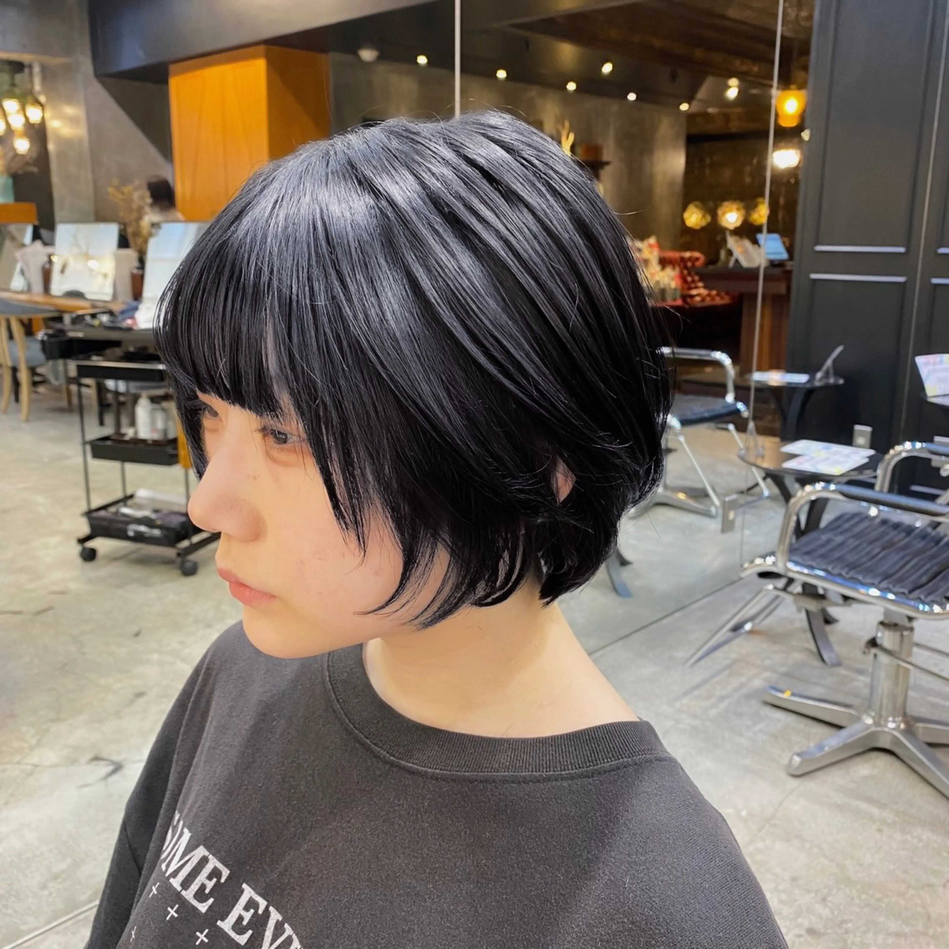 ショート カラー ショートレイヤー 黒髪 ブルーカラー ブルーブラック レイヤーカット カット ヘアカラー トリートメント Ms.CHARM所属・透明感カラー🌿 グレージュ🐺陽介のヘアスタイル
