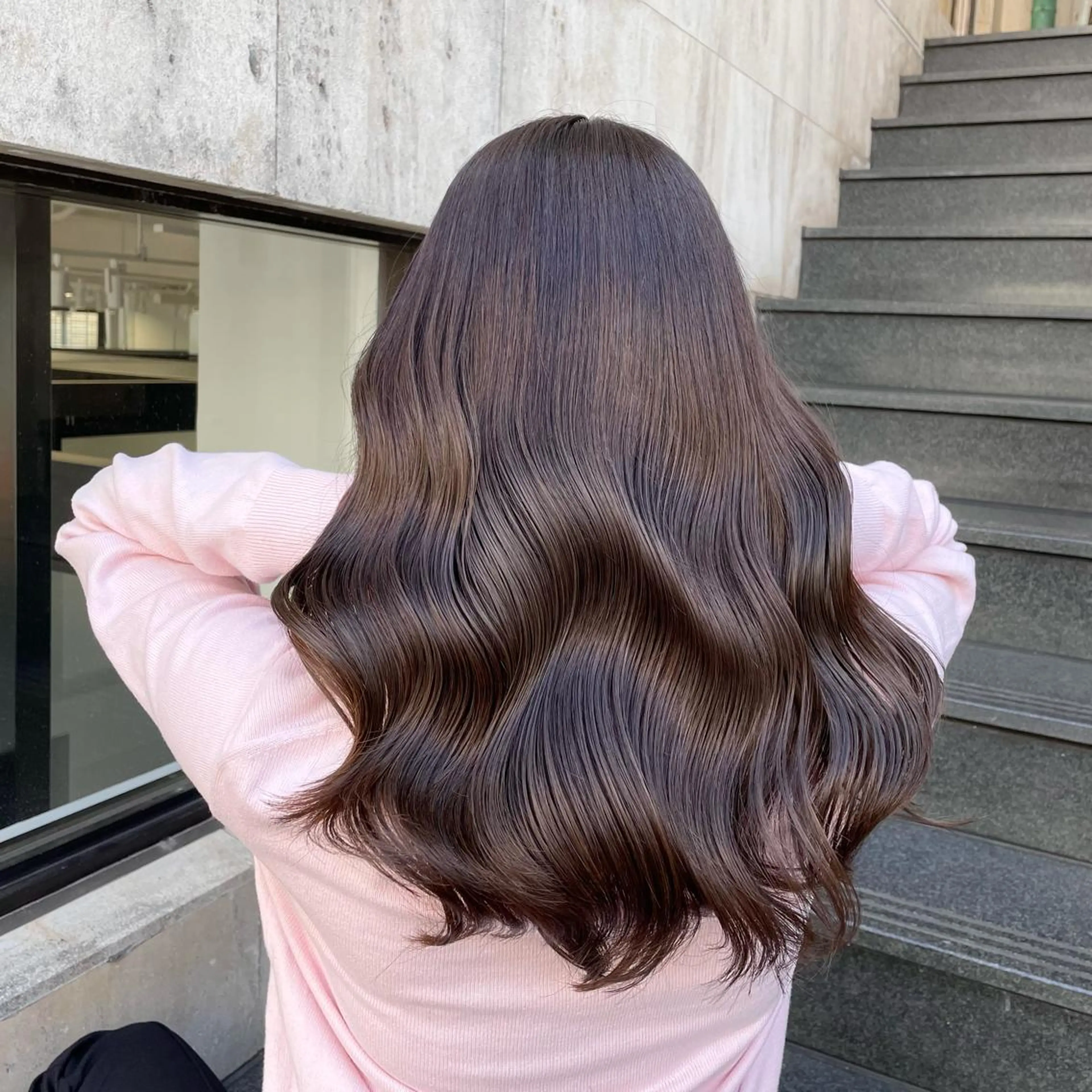 セミロング カラー ミヤザキ タクトのヘアスタイル