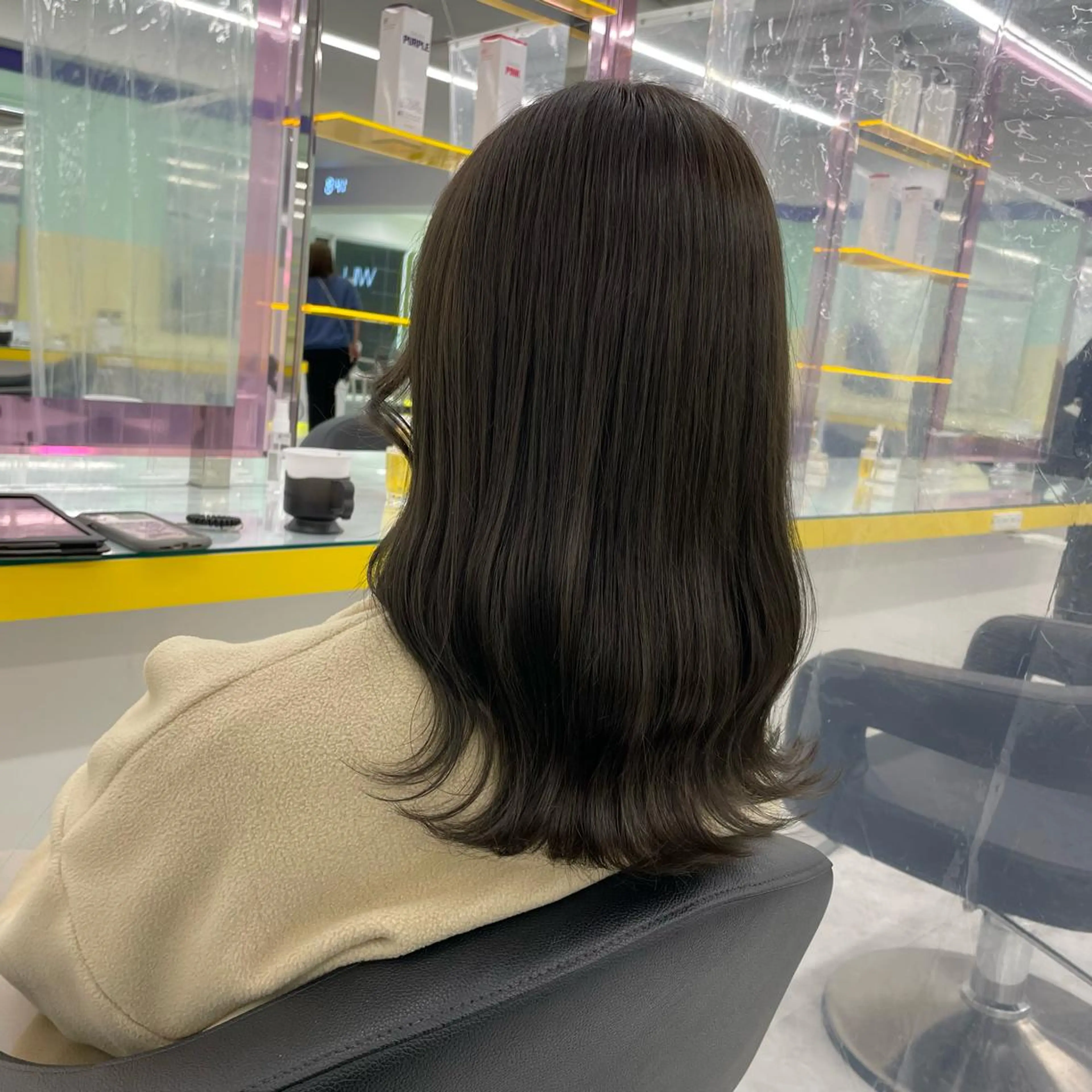 セミロング カラー ヘアアレンジ ベージュカラー ブリーチ ブラウンカラー ショコラベージュ 透明感カラー カット ヘアカラー トリートメント ヘッドスパ ヘアセット ☁️透明感✖️ トレンド☁️りくのヘアスタイル