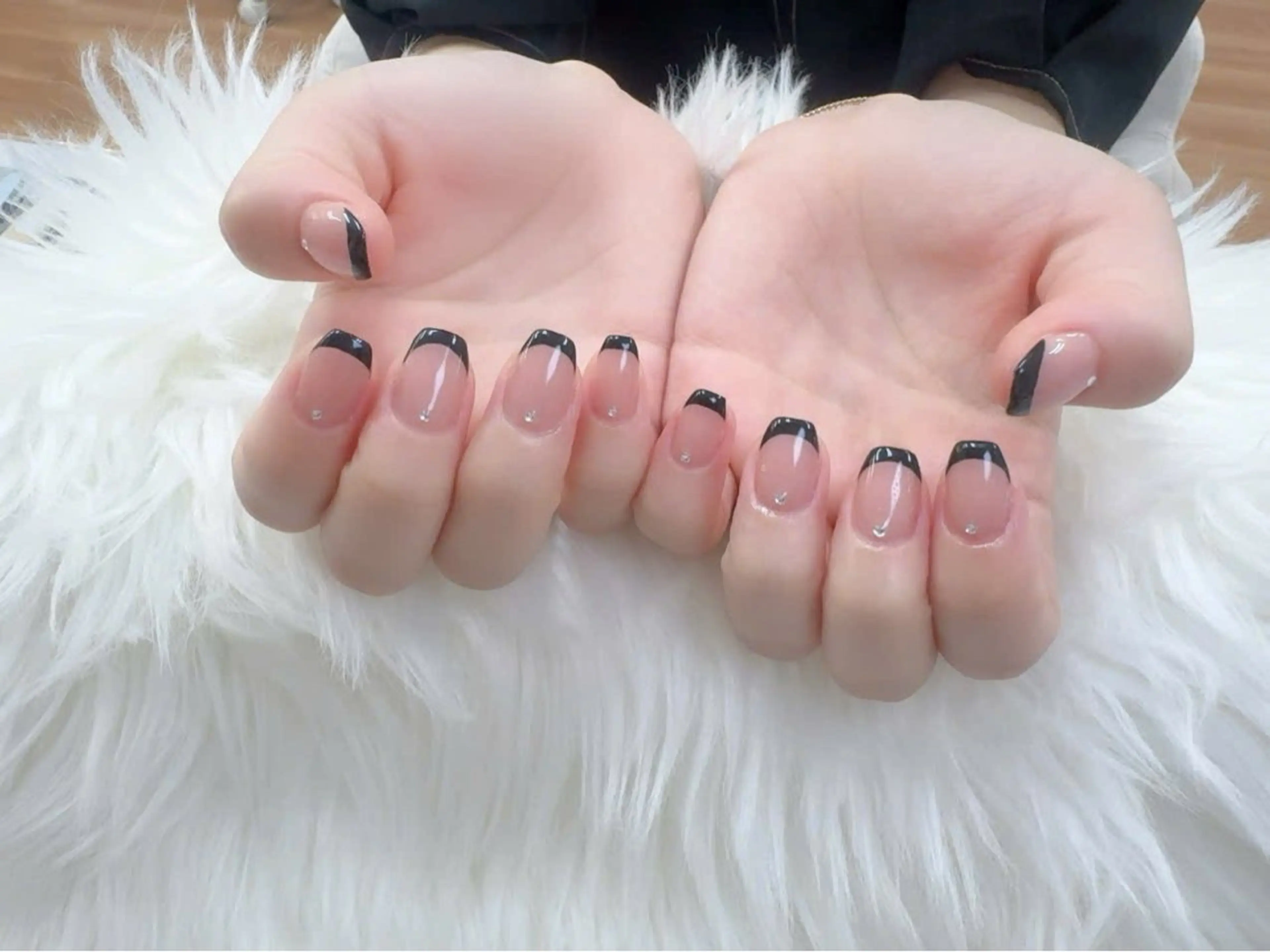 ネイル フットネイル フレンチネイル 韓国ネイル マグネットネイル ニュアンスネイル ハンドネイル ハンドケア Hara Nail 【パラジェル使用】のネイルデザイン