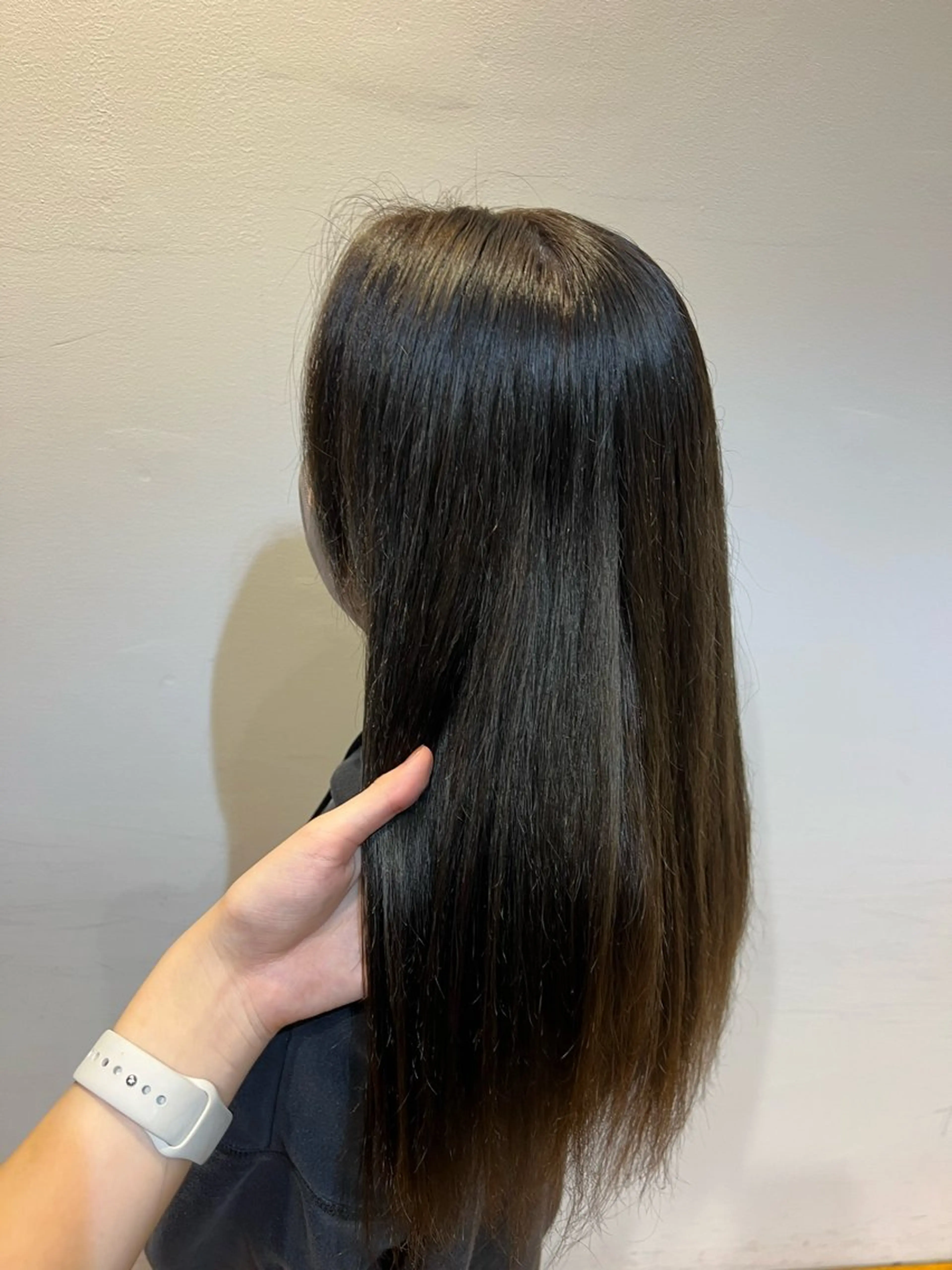 カラー ブリーチ 三宅 凜佳のヘアスタイル