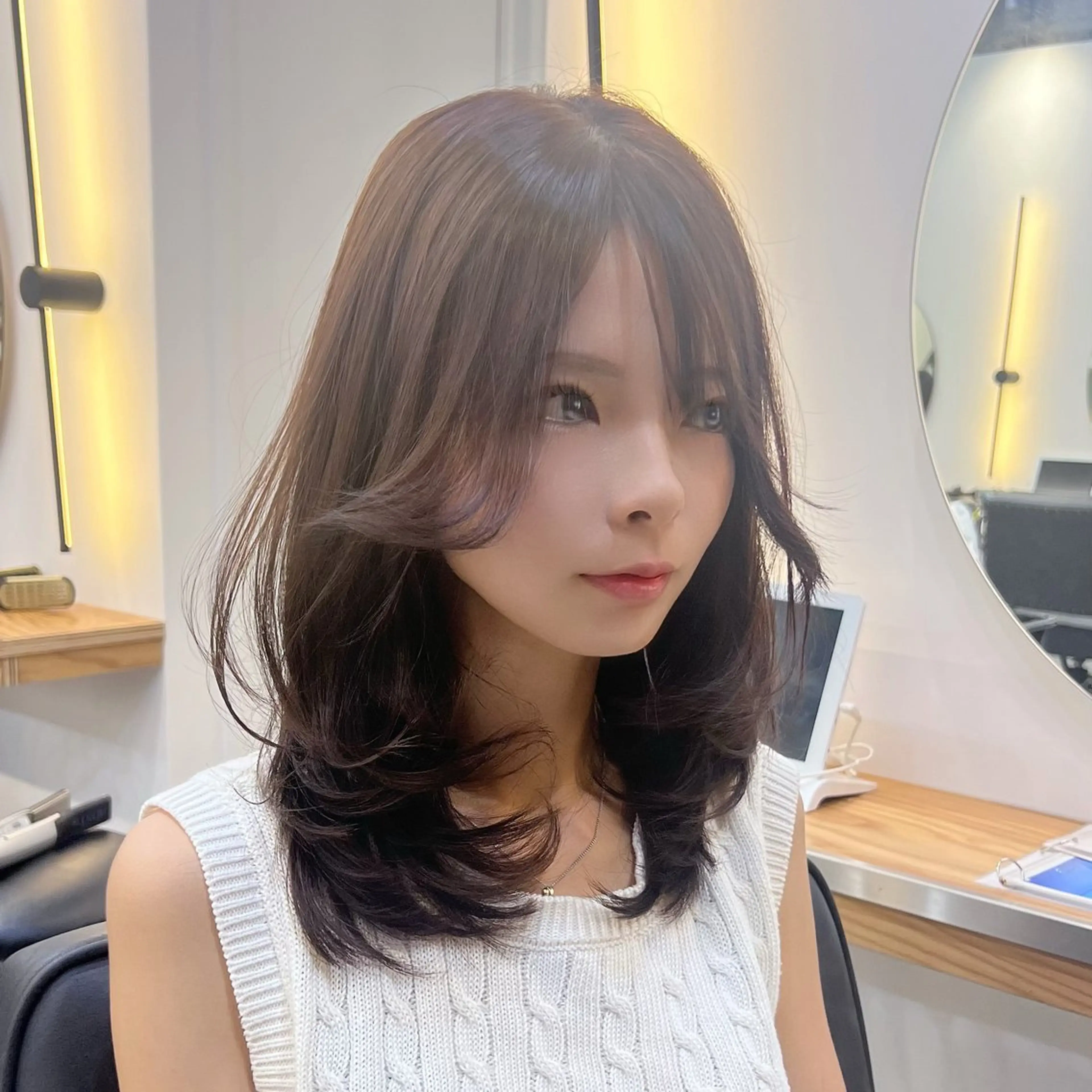 ロング カラー パーマ ベージュカラー 黒髪 ブルーカラー ブルーブラック ブラウンカラー カット ヘアカラー 縮毛矯正 トリートメント ブリーチなし/ ベージュ/akiraのヘアスタイル