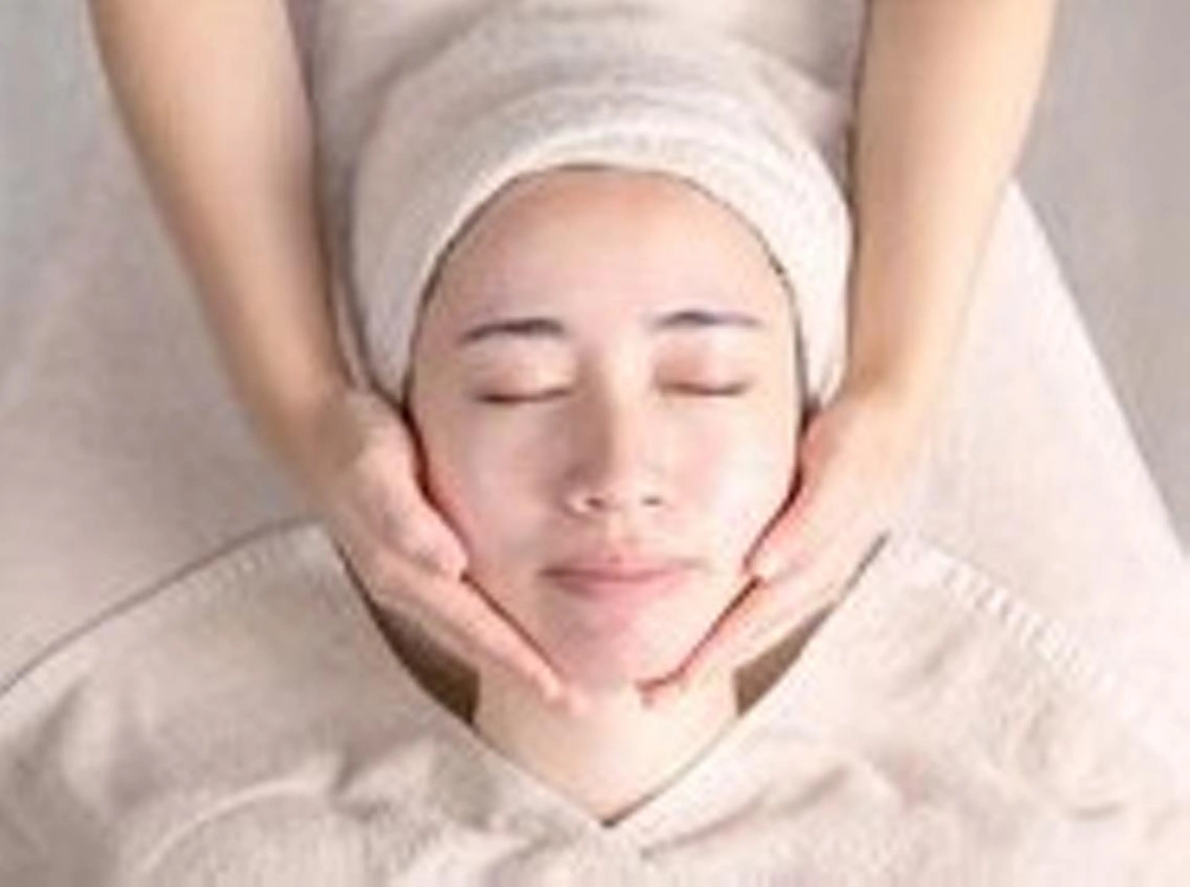 【毛穴美白新コース♪】美肌育成!!『ヒト幹レアリゼ』毛穴美白+ヒト幹+美肌菌ピーリング顔首肩50分の写真