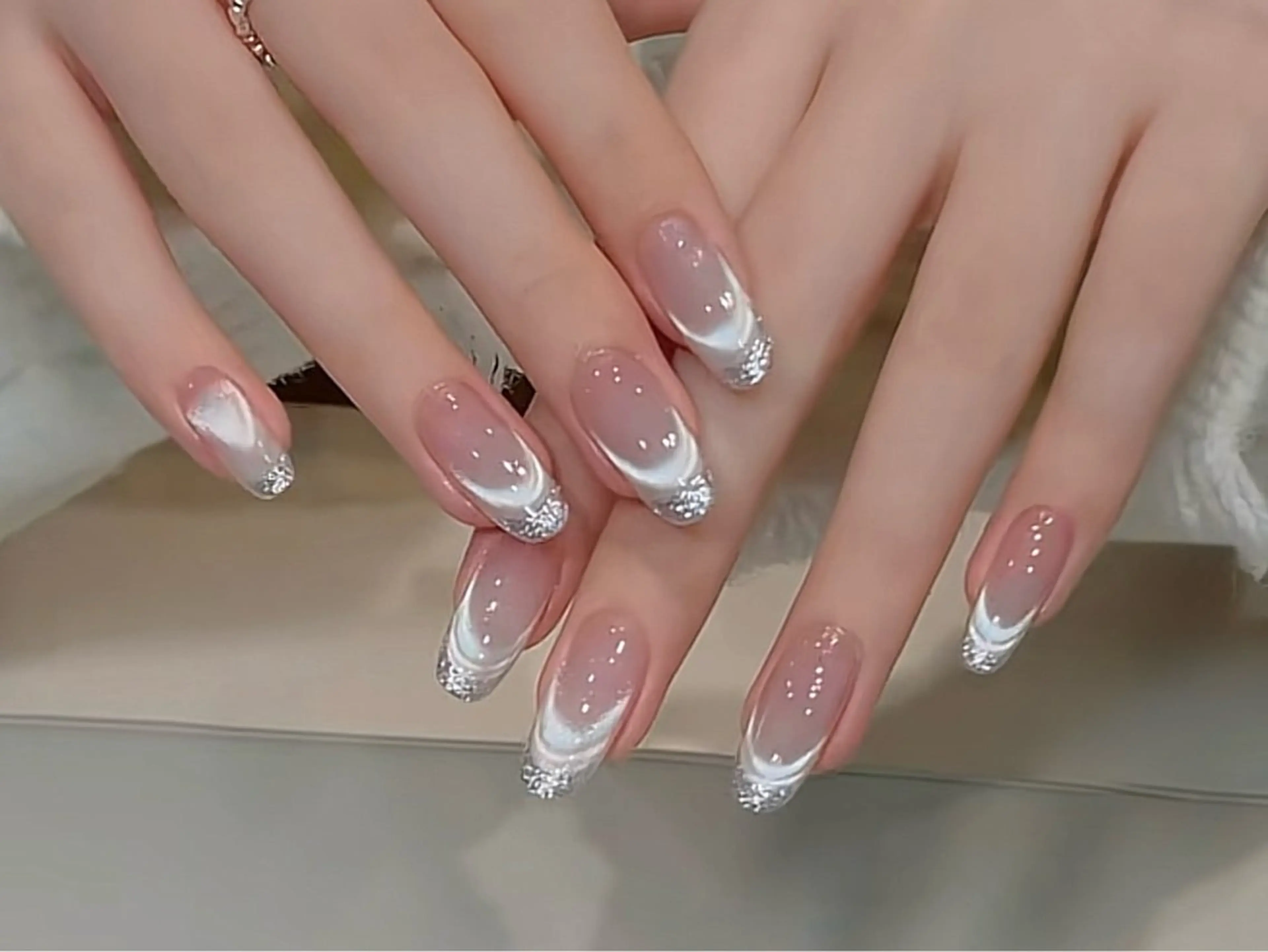 ネイル アートネイル チークネイル 長さ出し ジェルネイル マグネットネイル ハンドネイル AngelChris ビューティーサロンのネイルデザイン