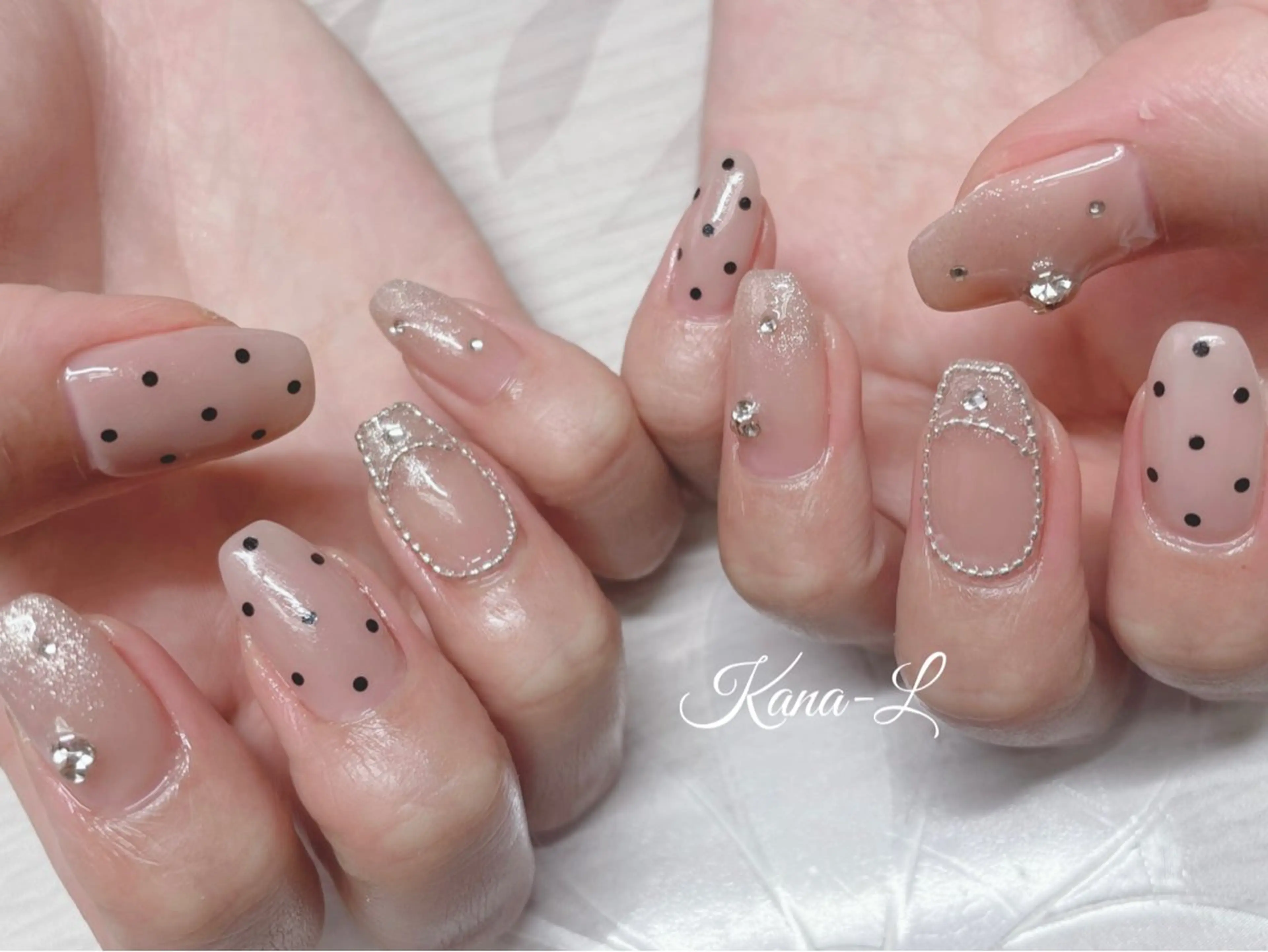ネイル ドット ジェルネイル キラキラネイル 韓国ネイル パラジェル 芦辺 香奈のネイルデザイン