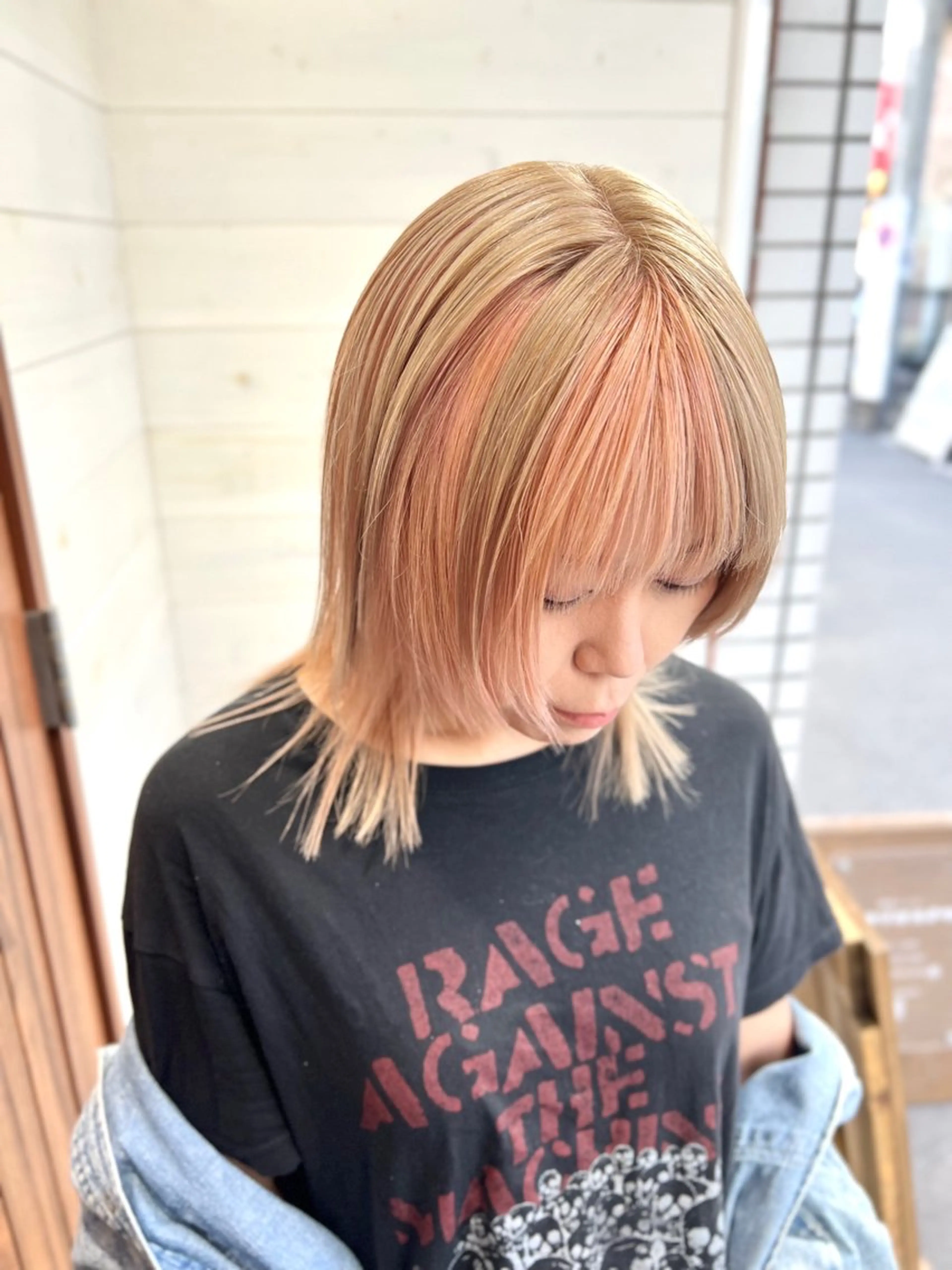 ミディアム カラー ベージュカラー ピンクカラー ピンクベージュ イエローカラー ウルフカット 🍇おぐら めぐみ🍇のヘアスタイル