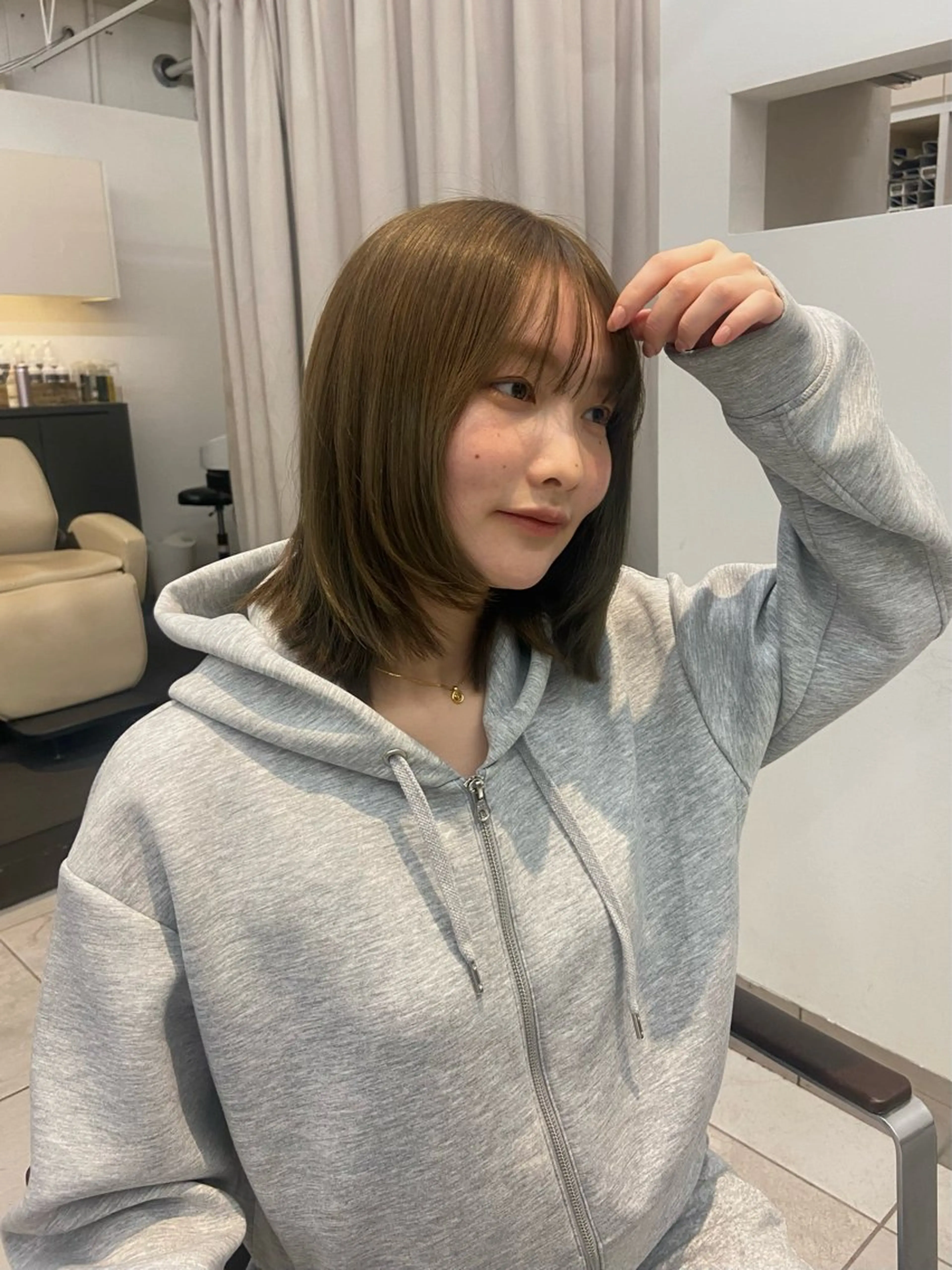 カラー ベージュカラー ブリーチ ブリーチなしカラー オリーブベージュ カット ヘアカラー hikari/表参道 /レイヤーカットのヘアスタイル