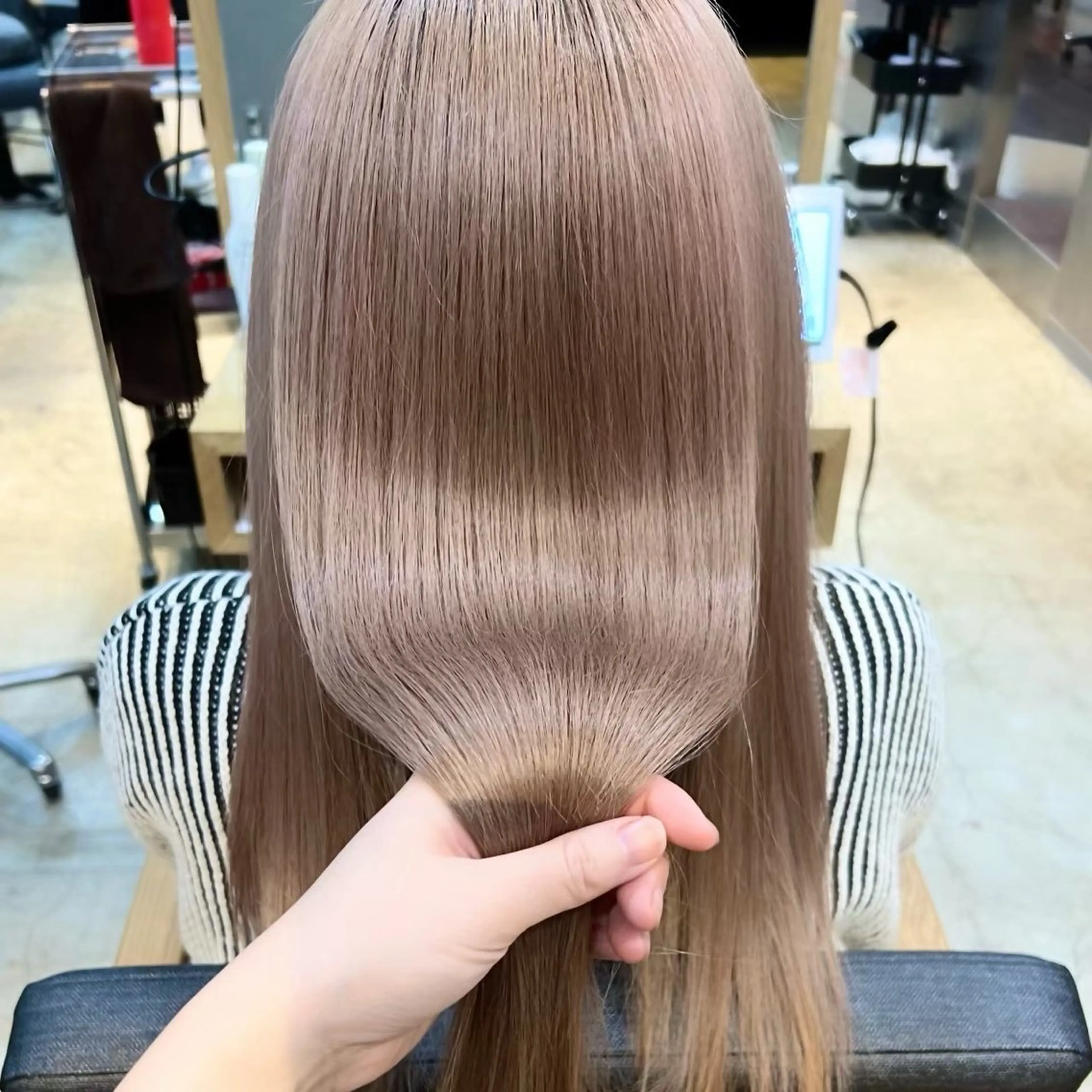 ノンダメージレスホリスティックダブルカラー(ブリーチ)🌈＋ケアトリートメント✨の写真