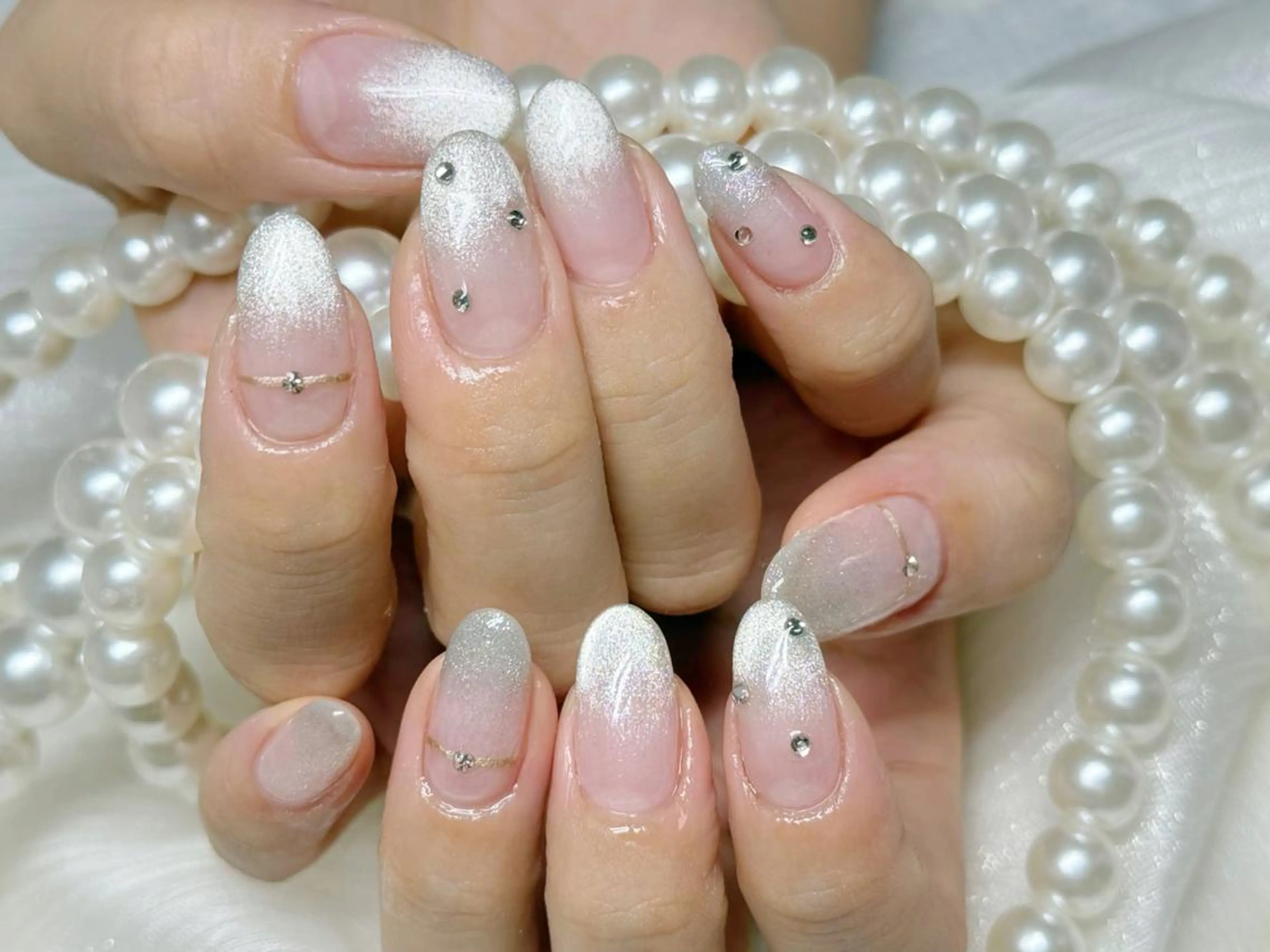 ネイル オーロラネイル 長さ出し フレンチネイル ガーリー キラキラネイル ハンドネイル Lucky nail salonのネイルデザイン