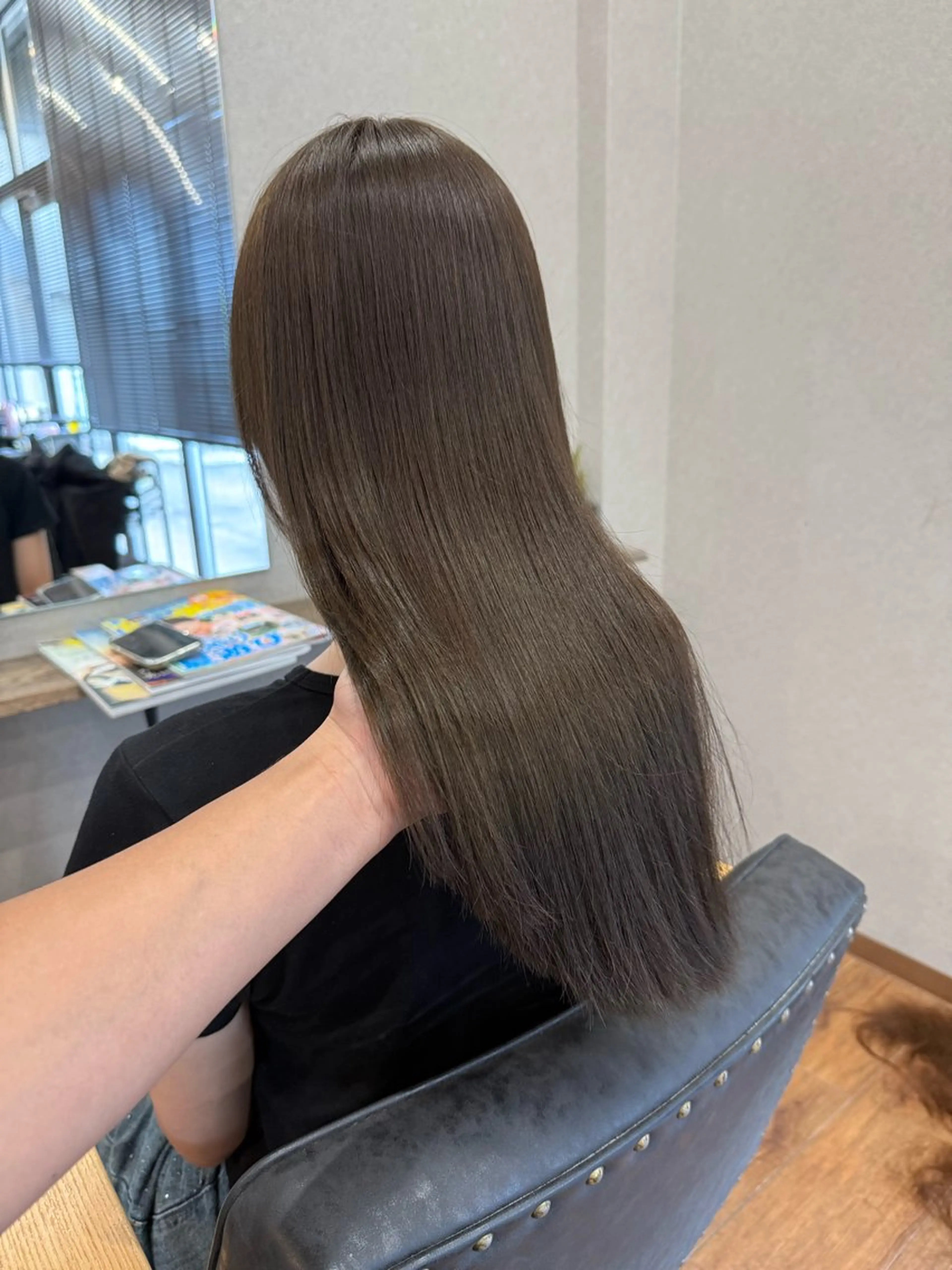 ロング カラー グレージュ オリーブグレージュ オリーブグレー ヘアカラー トリートメント clocca所属・鵜飼 真伍のヘアスタイル