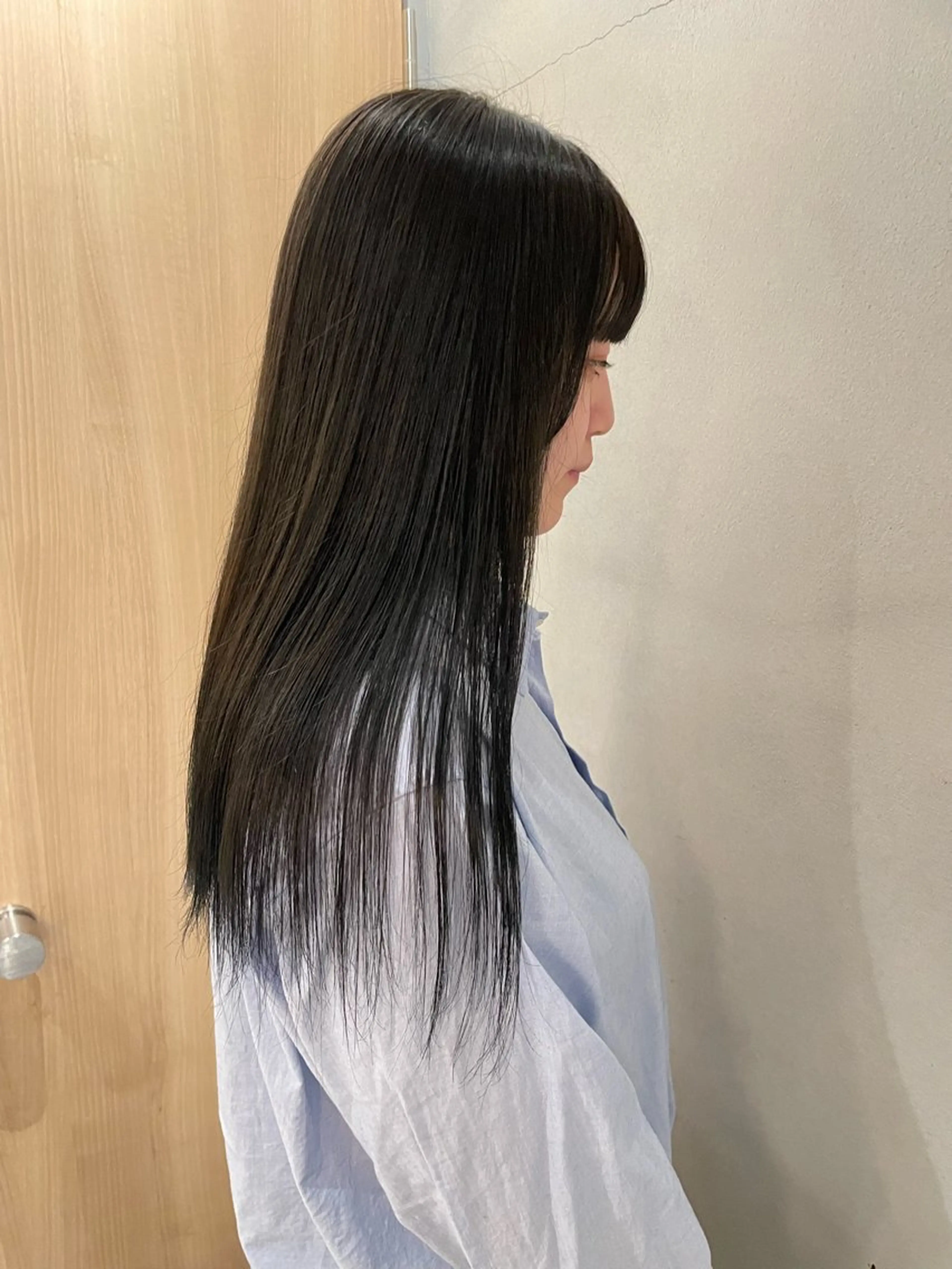 ロング カラー 黒髪 ブルーカラー ブルーブラック 樋口 花穂のヘアスタイル