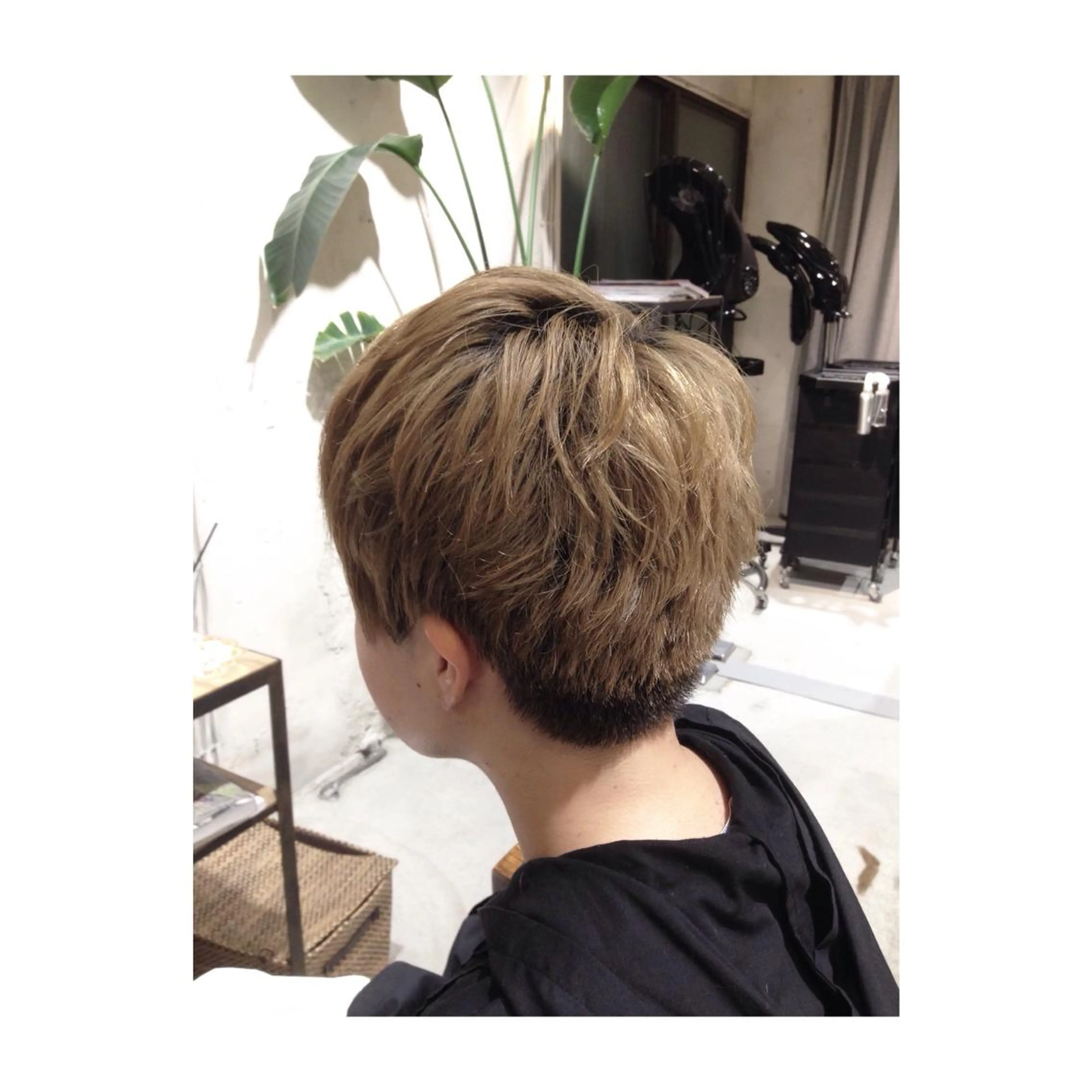 ショート ミディアム カラー アオガミ （前髪顔周りカット）のヘアスタイル