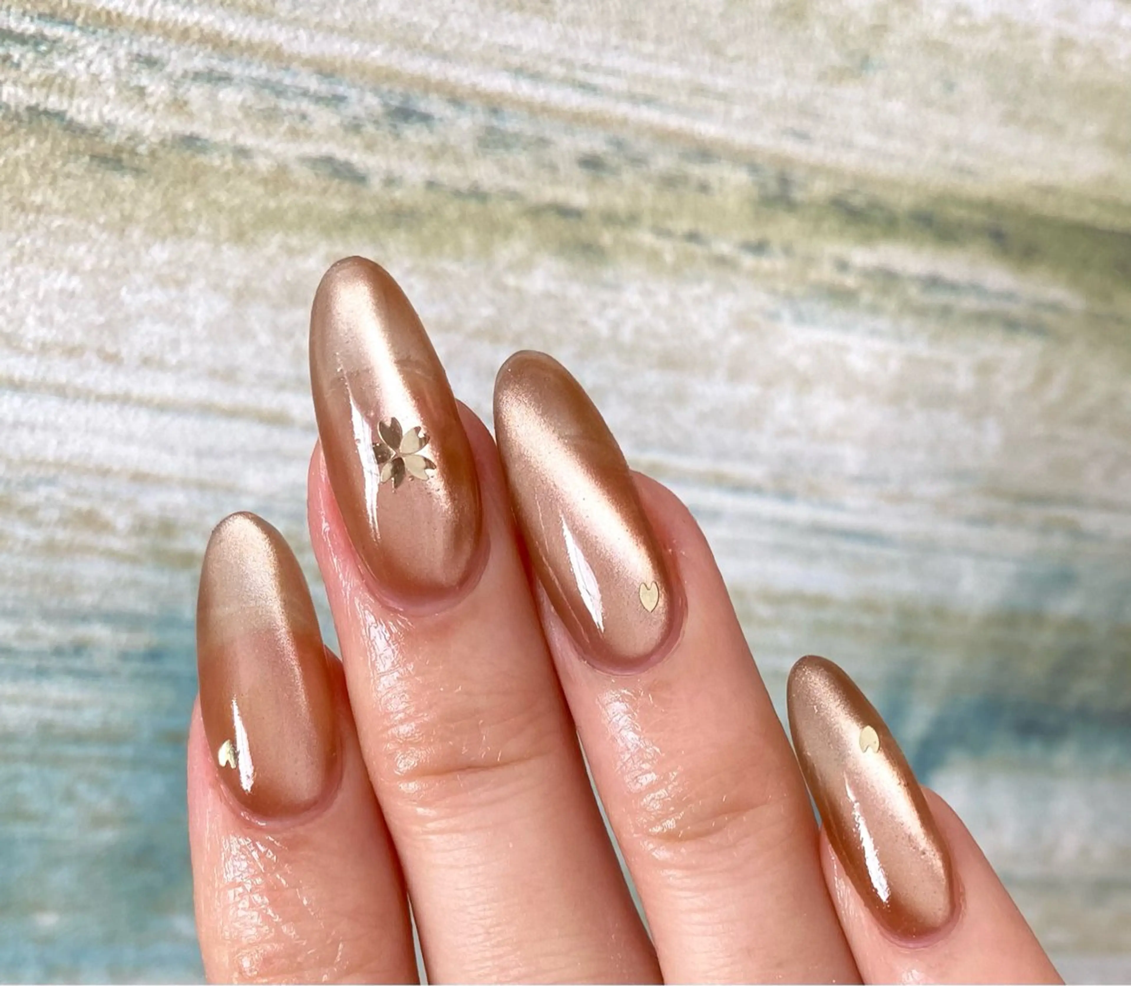 ネイル 桜ネイル 長さ出し ゴールド マグネットネイル マグネットワンカラー Glanz  Nail aのネイルデザイン