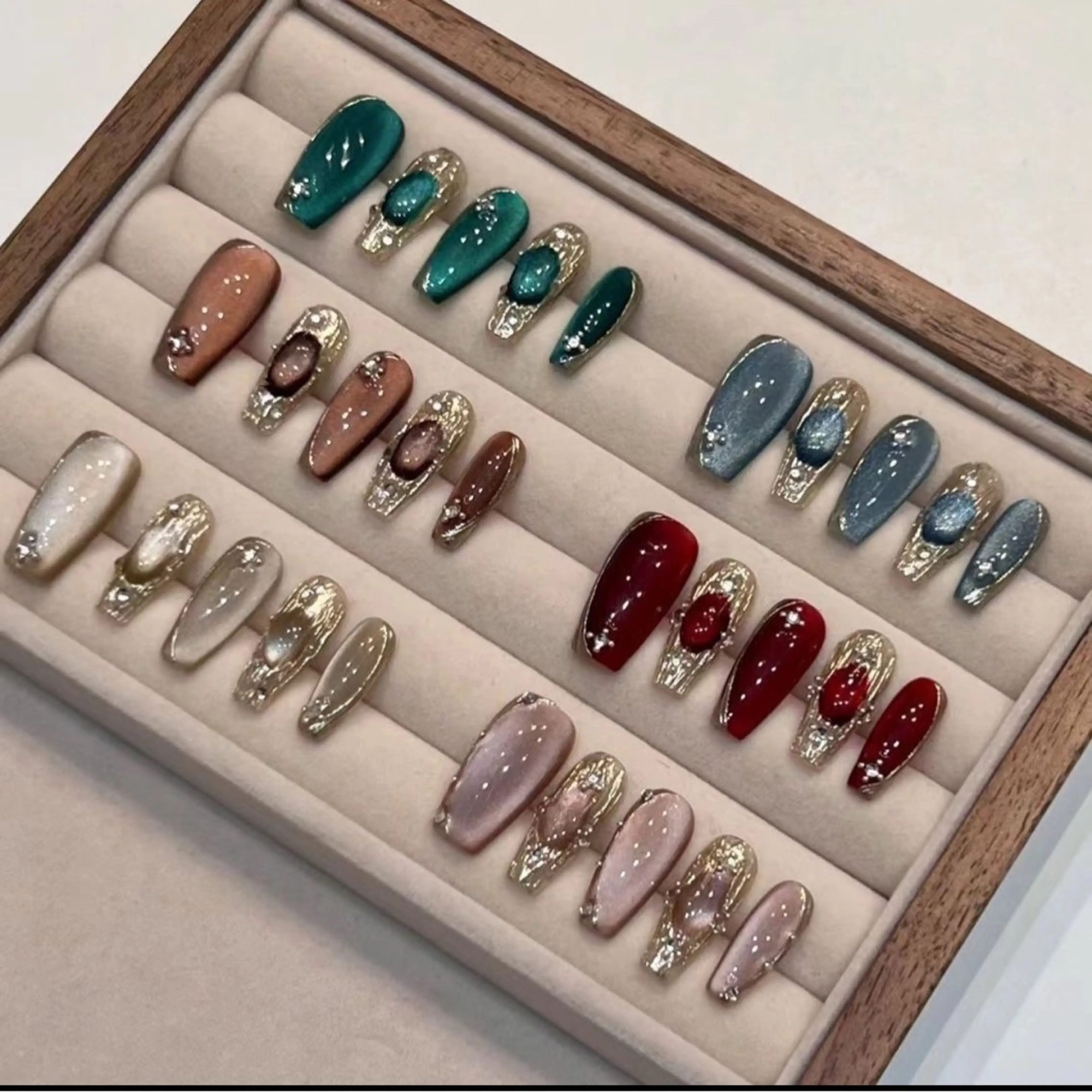 ミディアム FLORA NAIL SALONのネイルデザイン