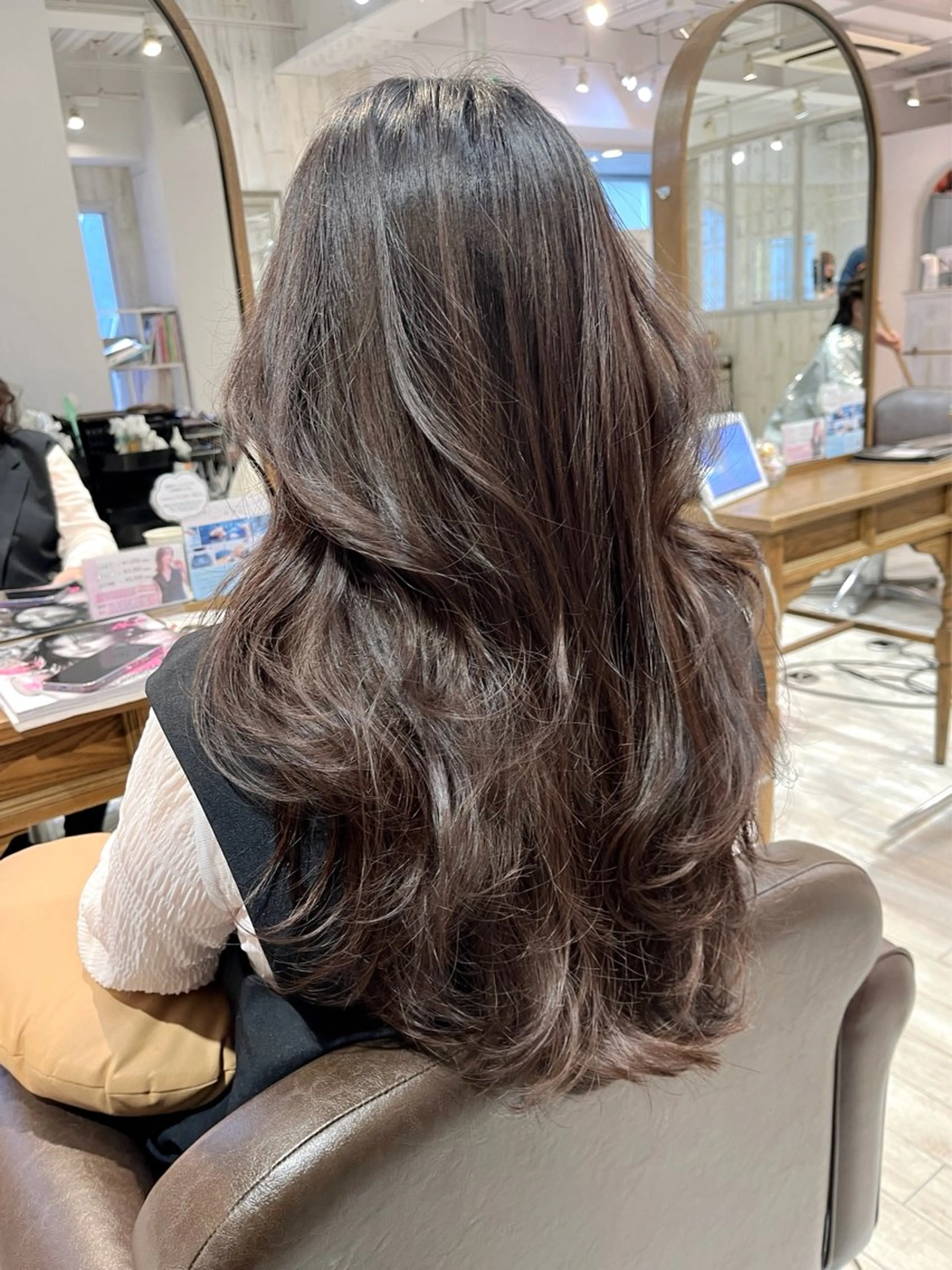 ロング カラー パーマ ヘアアレンジ 透明感カラー グレージュ くびれヘア 韓国風ヘア レイヤーカット カット トリートメント レイヤーカット ✨️進藤ひかりのヘアスタイル