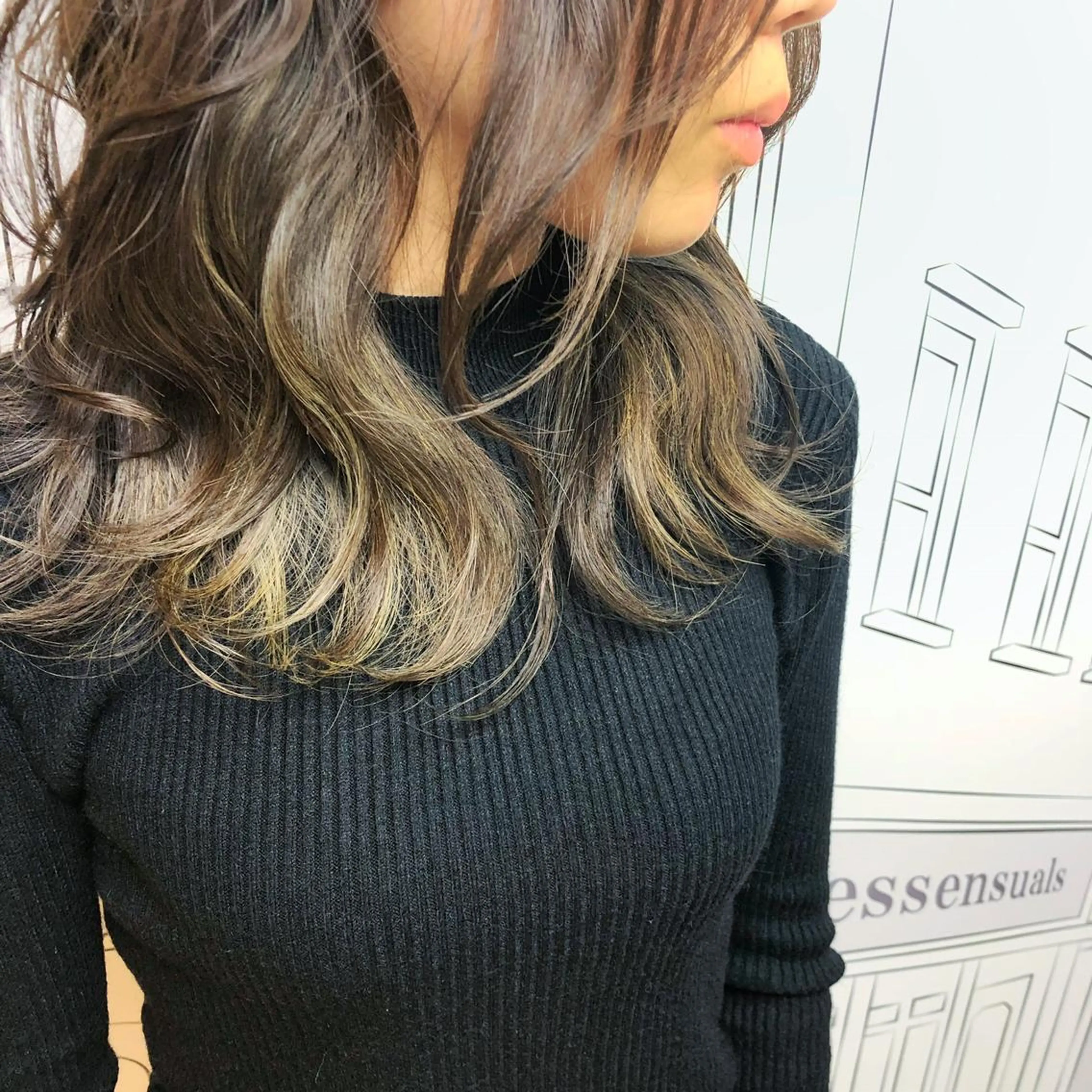 セミロング ハイライト レイヤー⭐️カラー ⭐️平川雅史のヘアスタイル