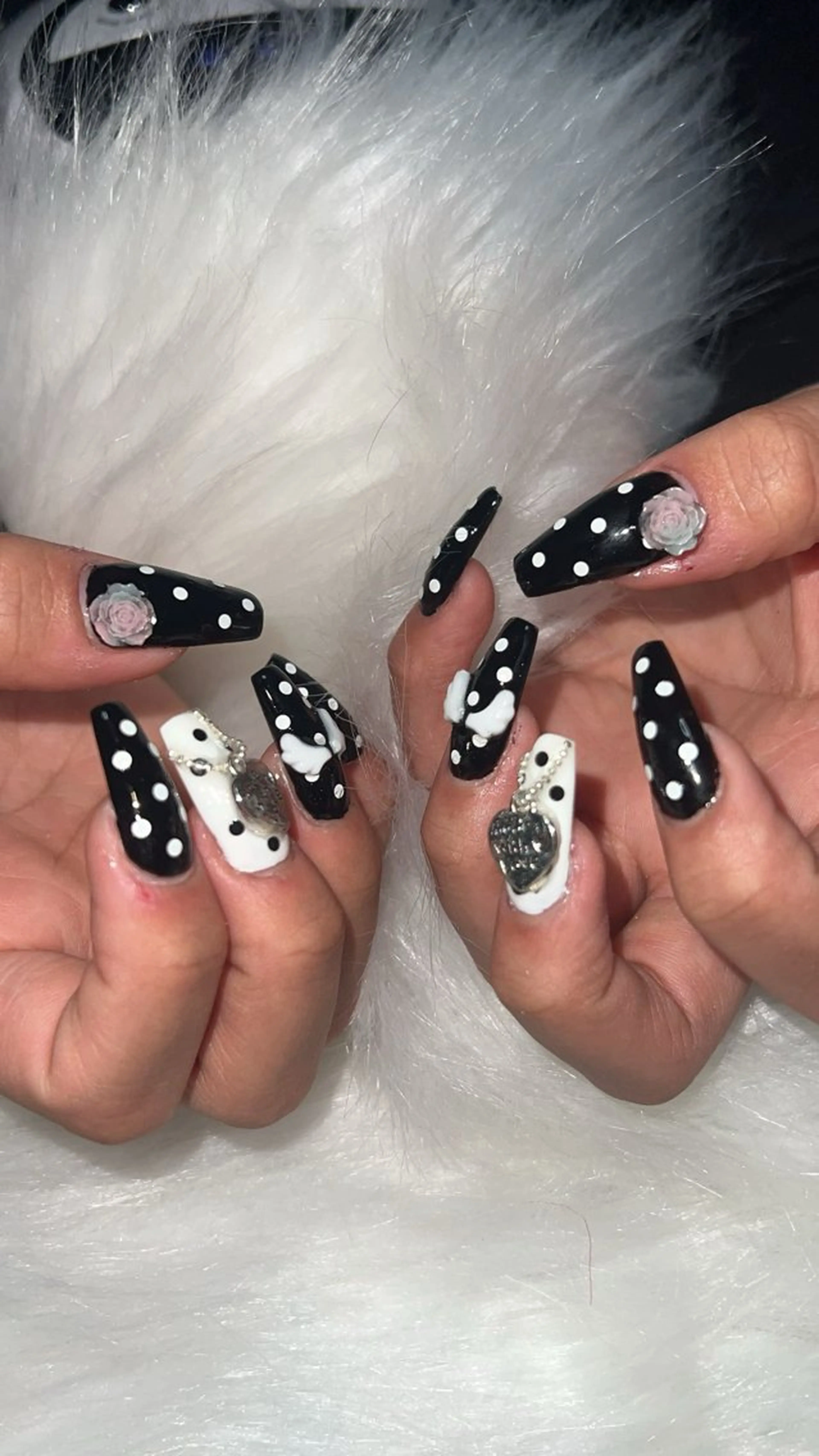 ネイル OPHELIA 𓃛のネイルデザイン