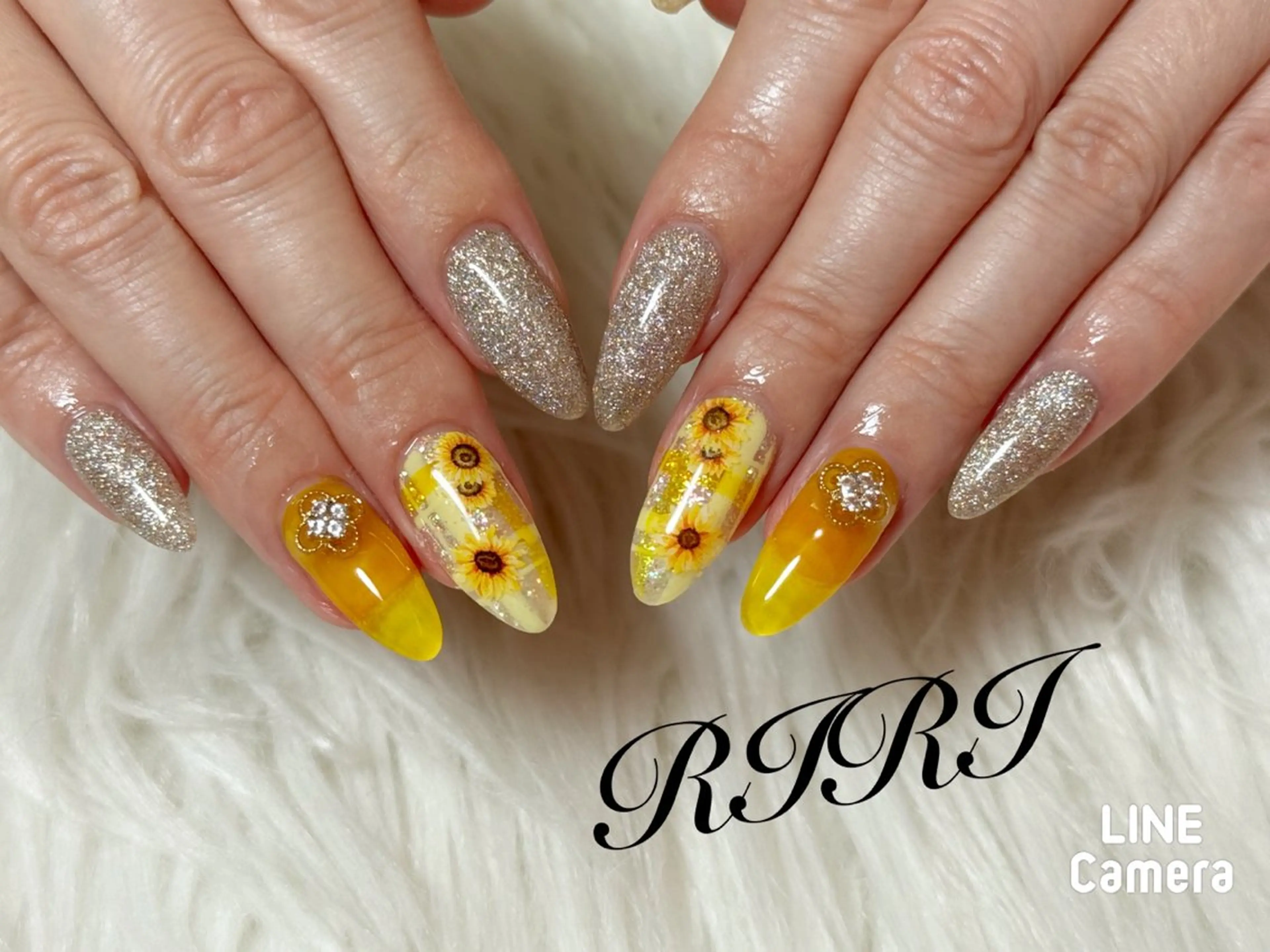 ネイル フレンチネイル ジェルネイル ガラスフレンチ キラキラネイル 韓国ネイル ハンドネイル riri オーナーのネイルデザイン