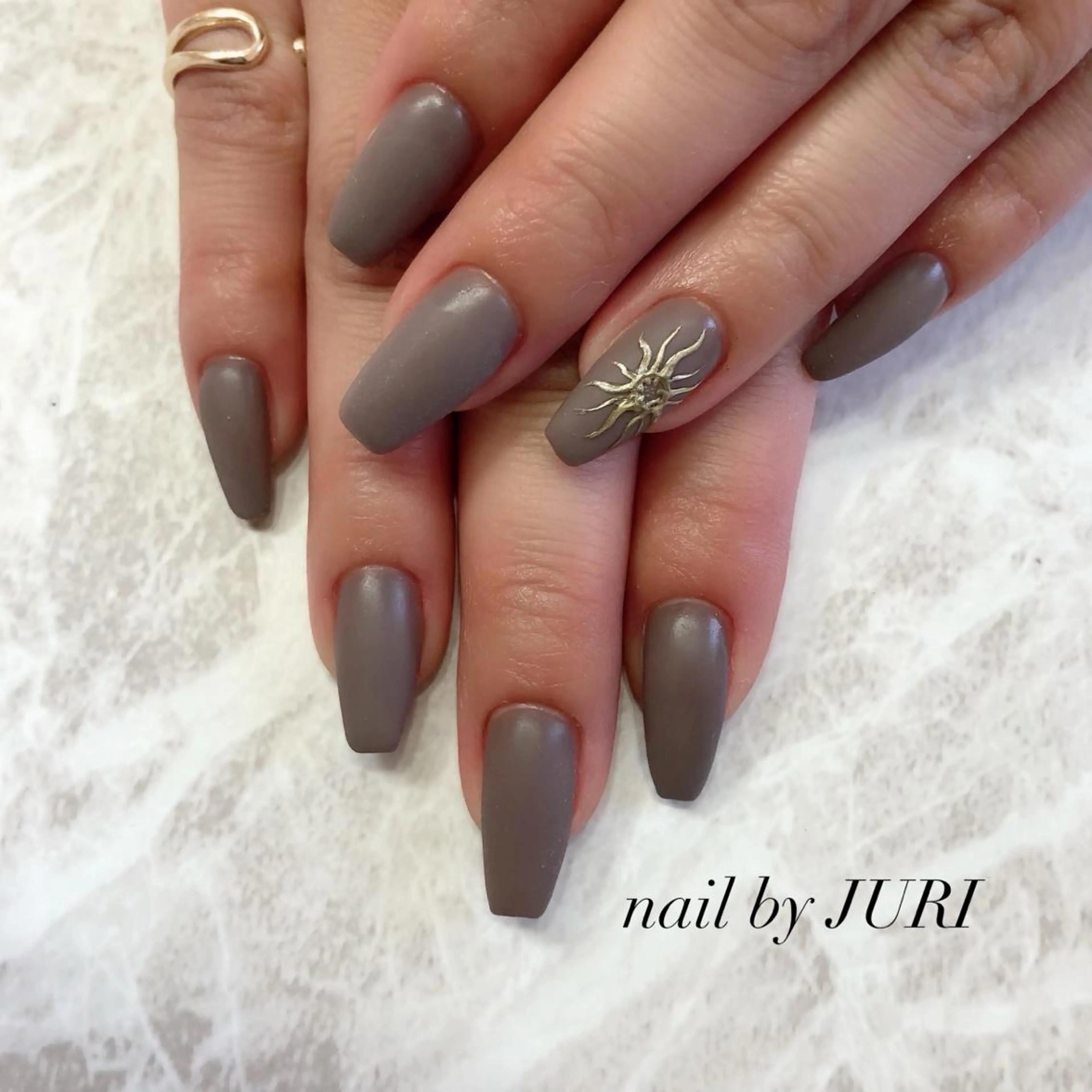 ネイル アートネイル フットネイル フレンチネイル ジェルネイル ラメ(グリッター) NEO Beauty Salon所属・𝐍𝐄𝐎 𝐉𝐔𝐑𝐈のネイルデザイン