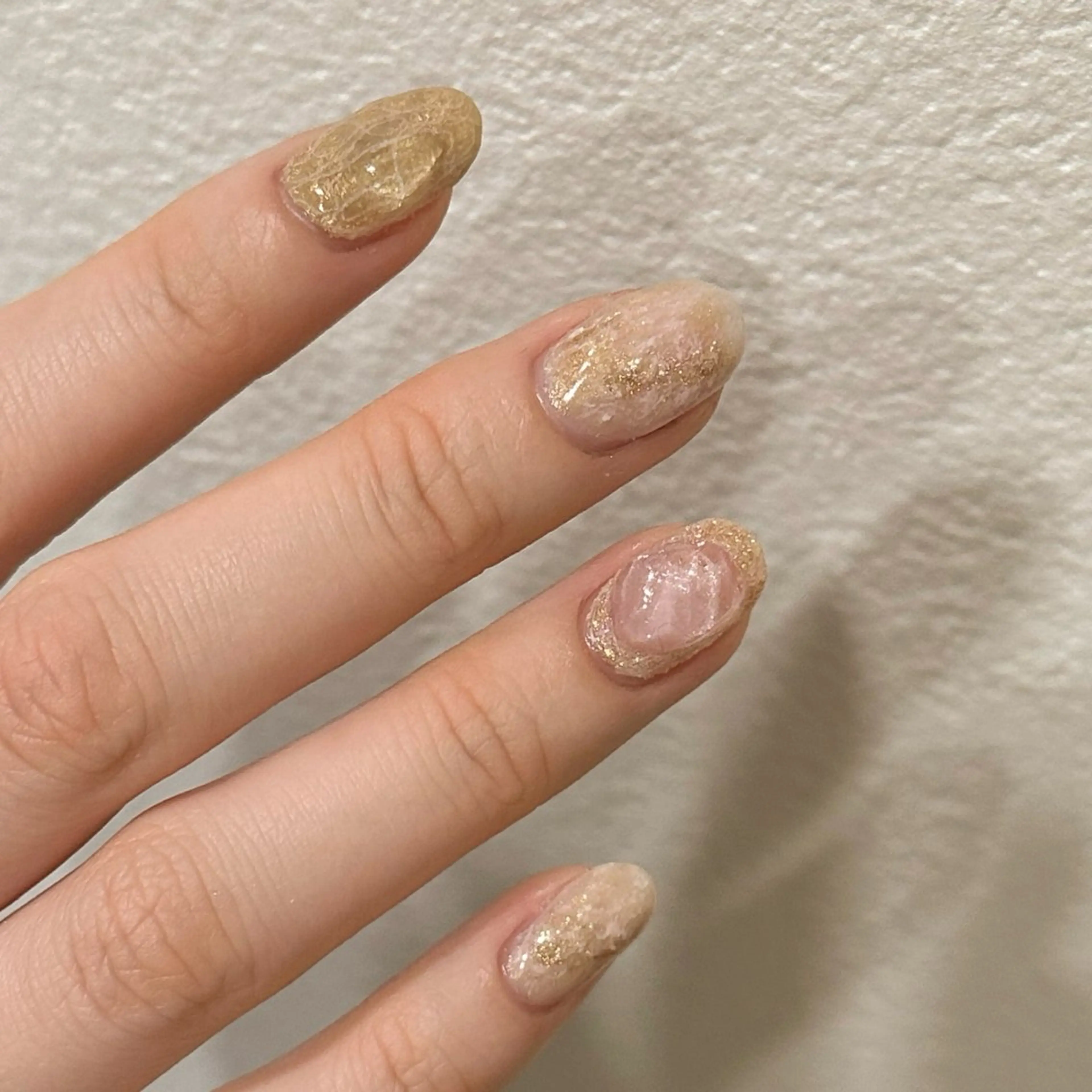 ネイル アートネイル ジェルネイル ゴールド 持ち込み ニュアンスネイル ハンドネイル Kotoha （ことは）のネイルデザイン