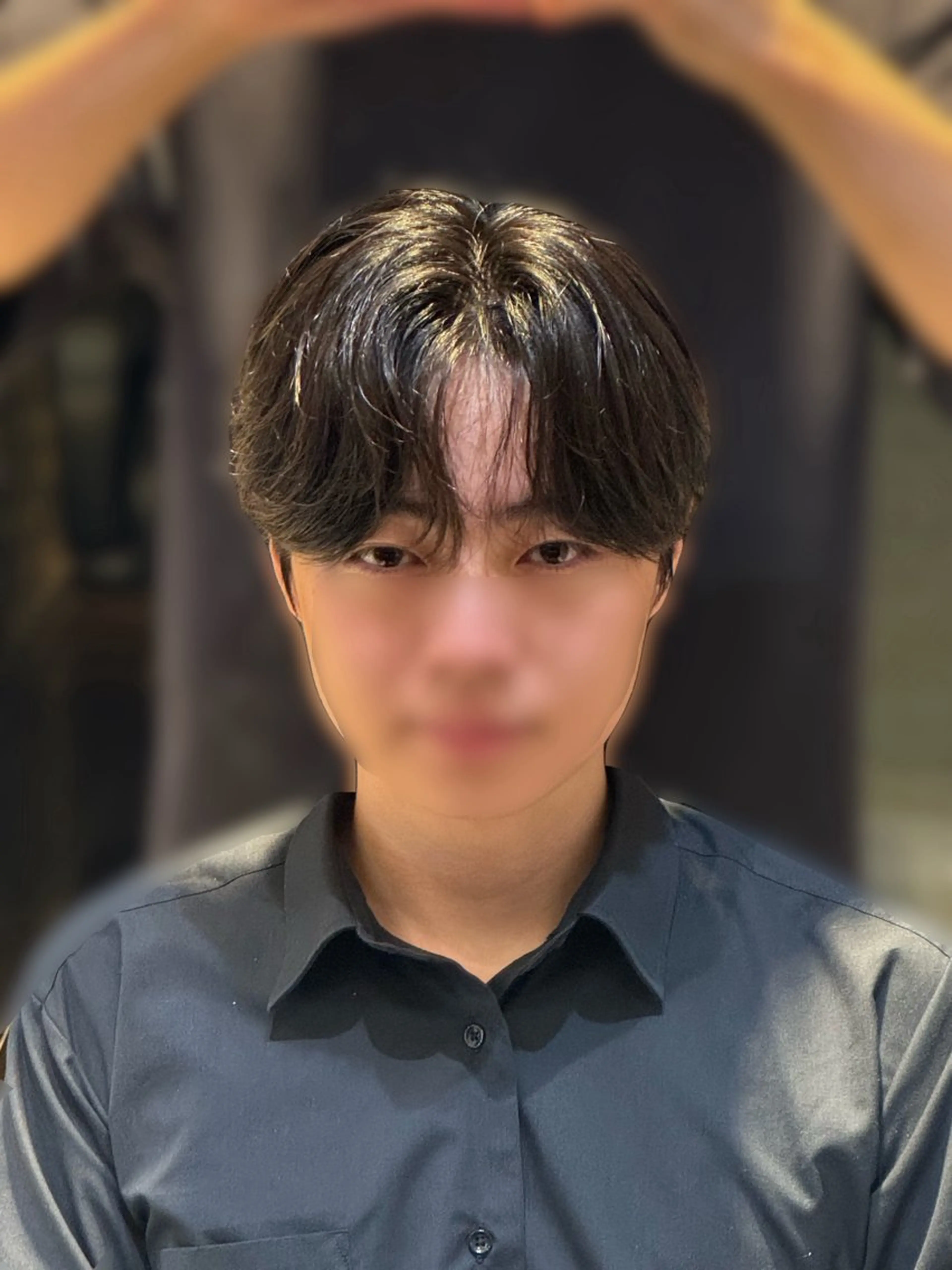 ショート パーマ メンズ センターパート コンマヘア ダウンパーマ カルマパーマ メンズ韓国風 YUKI🇰🇷 カルマ／ダウンパーマのヘアスタイル