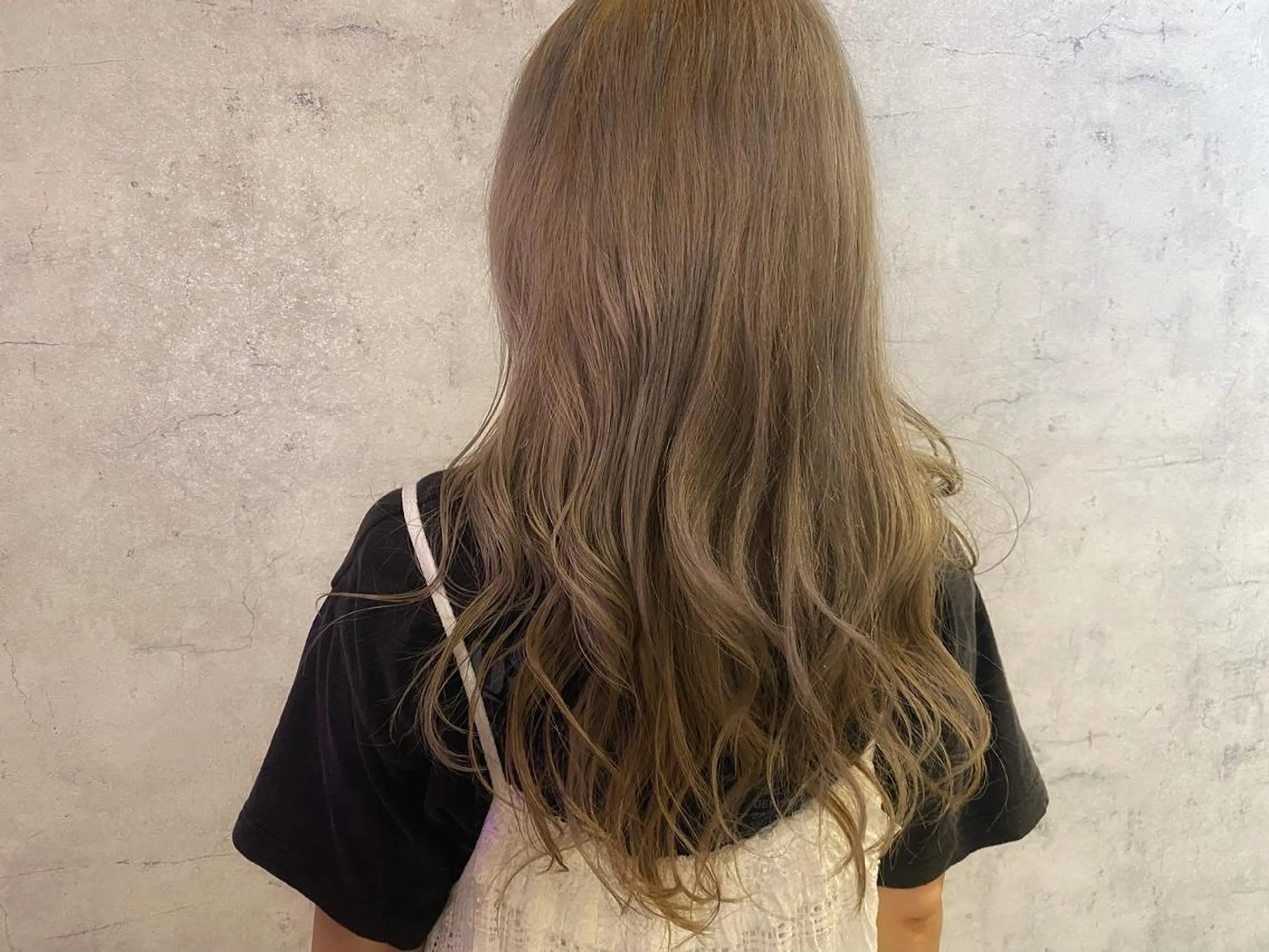 ロング カラー アディクシーカラー グレージュ vato マンツーマンサロンのヘアスタイル