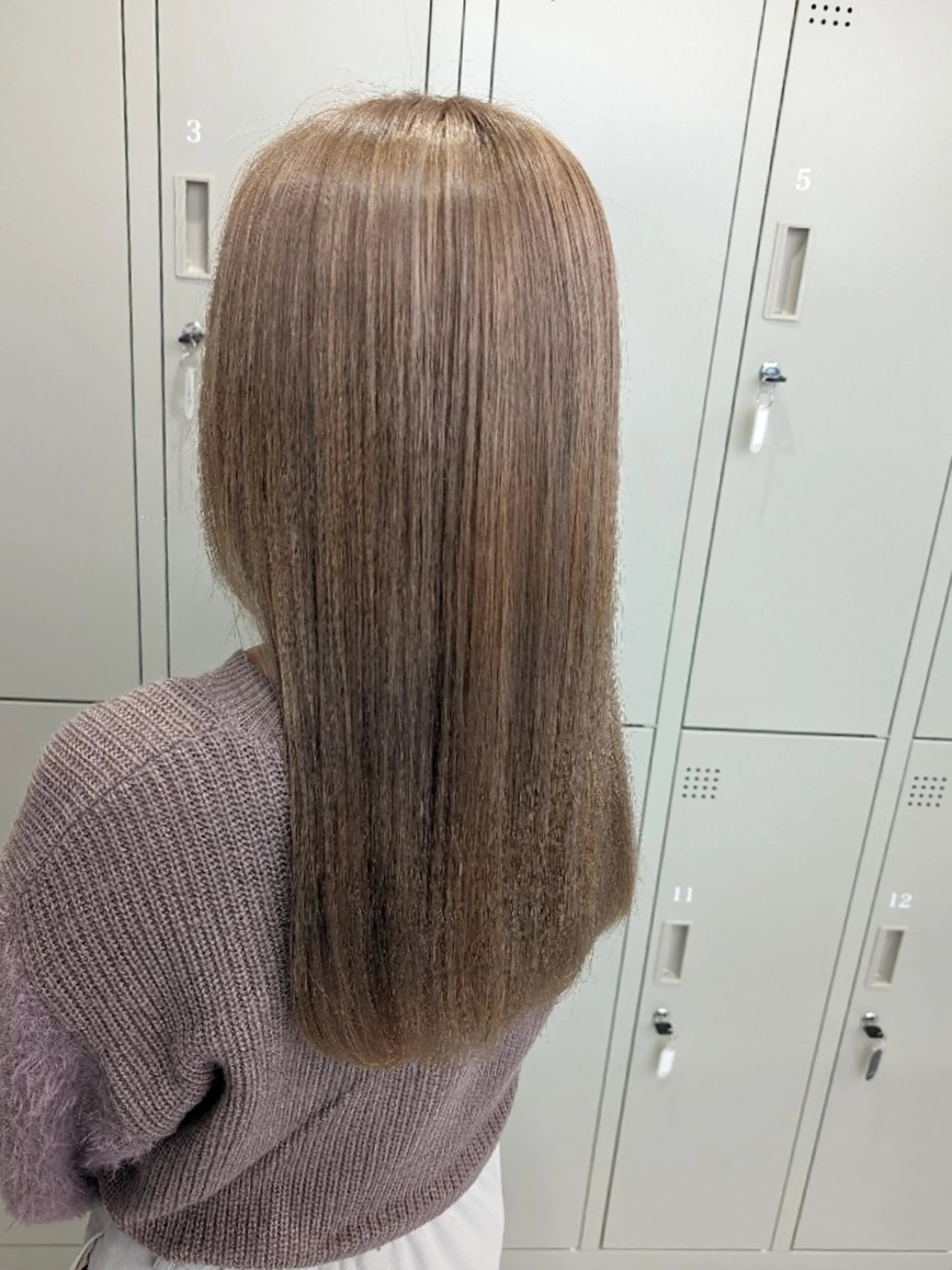 セミロング カラー ベージュカラー ブリーチ ミルクティーベージュ カット トリートメント ✨デザインカラー✨ 中澤秀章のヘアスタイル