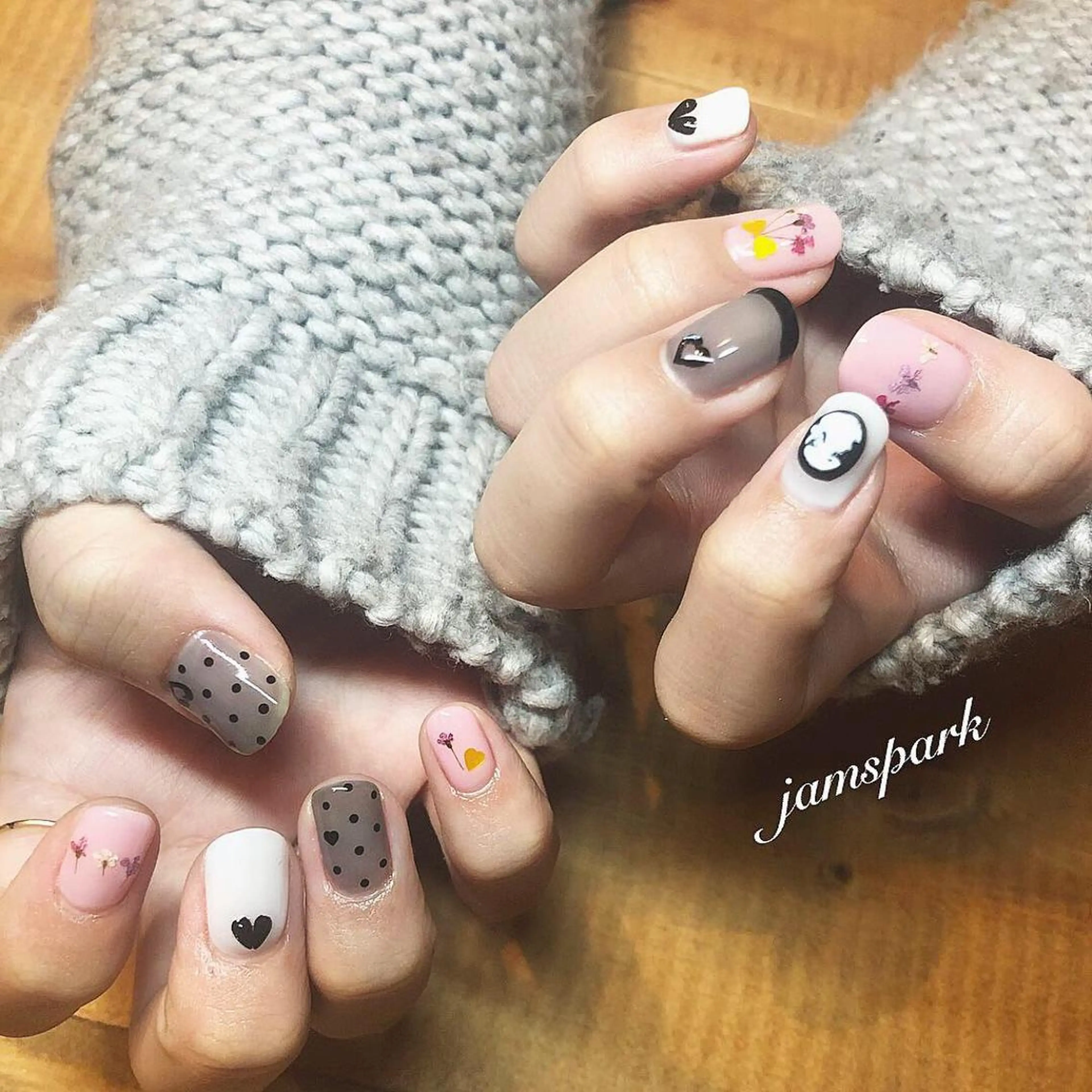 ネイル ドット フラワーネイル ガーリー ハート ショートネイル ハンドネイル jamspark ✨のネイルデザイン