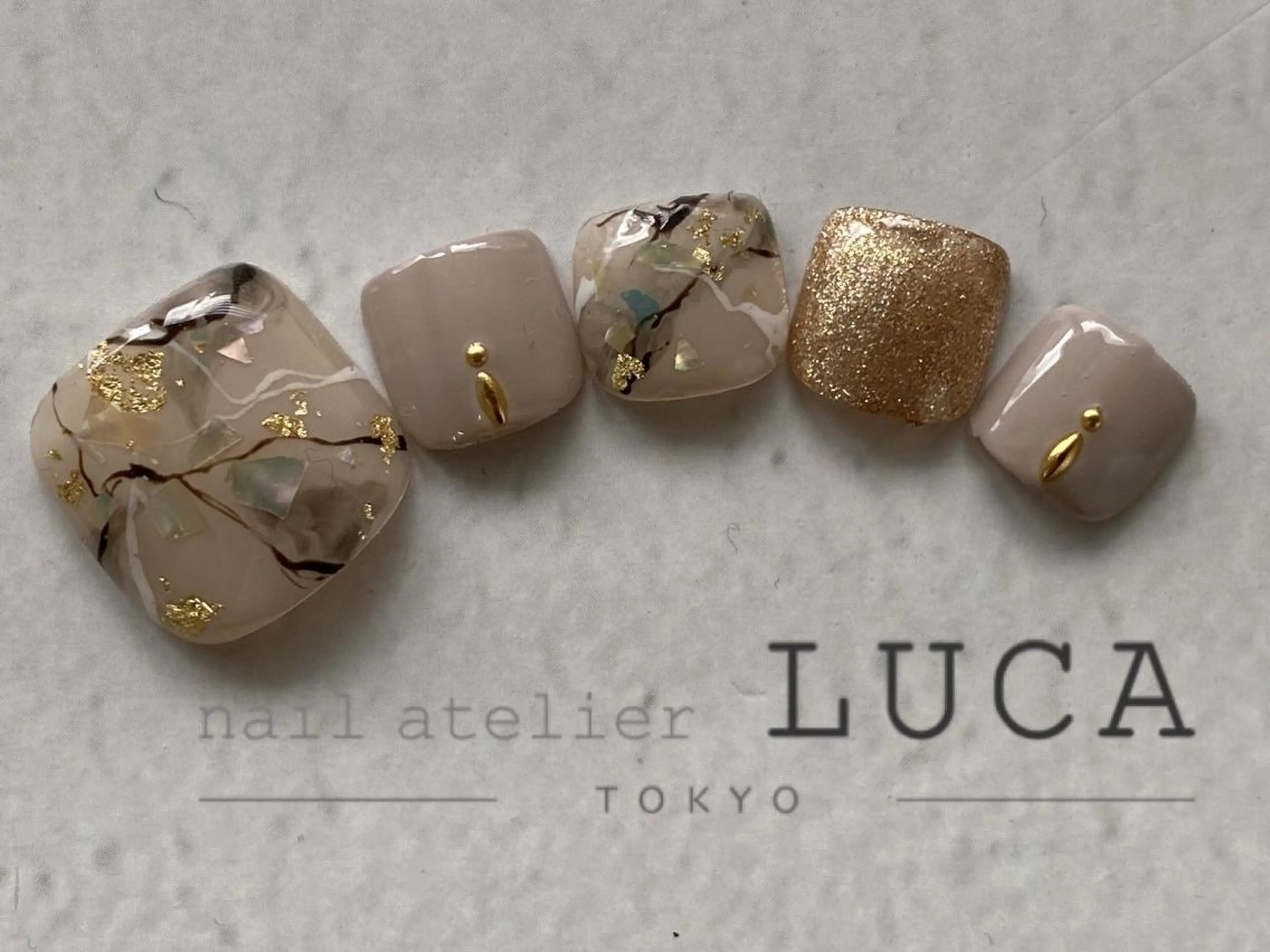 ネイル アートネイル オーロラネイル クリアネイル 長さ出し フットネイル フットネイル ネイルアトリエルカ スタッフのネイルデザイン