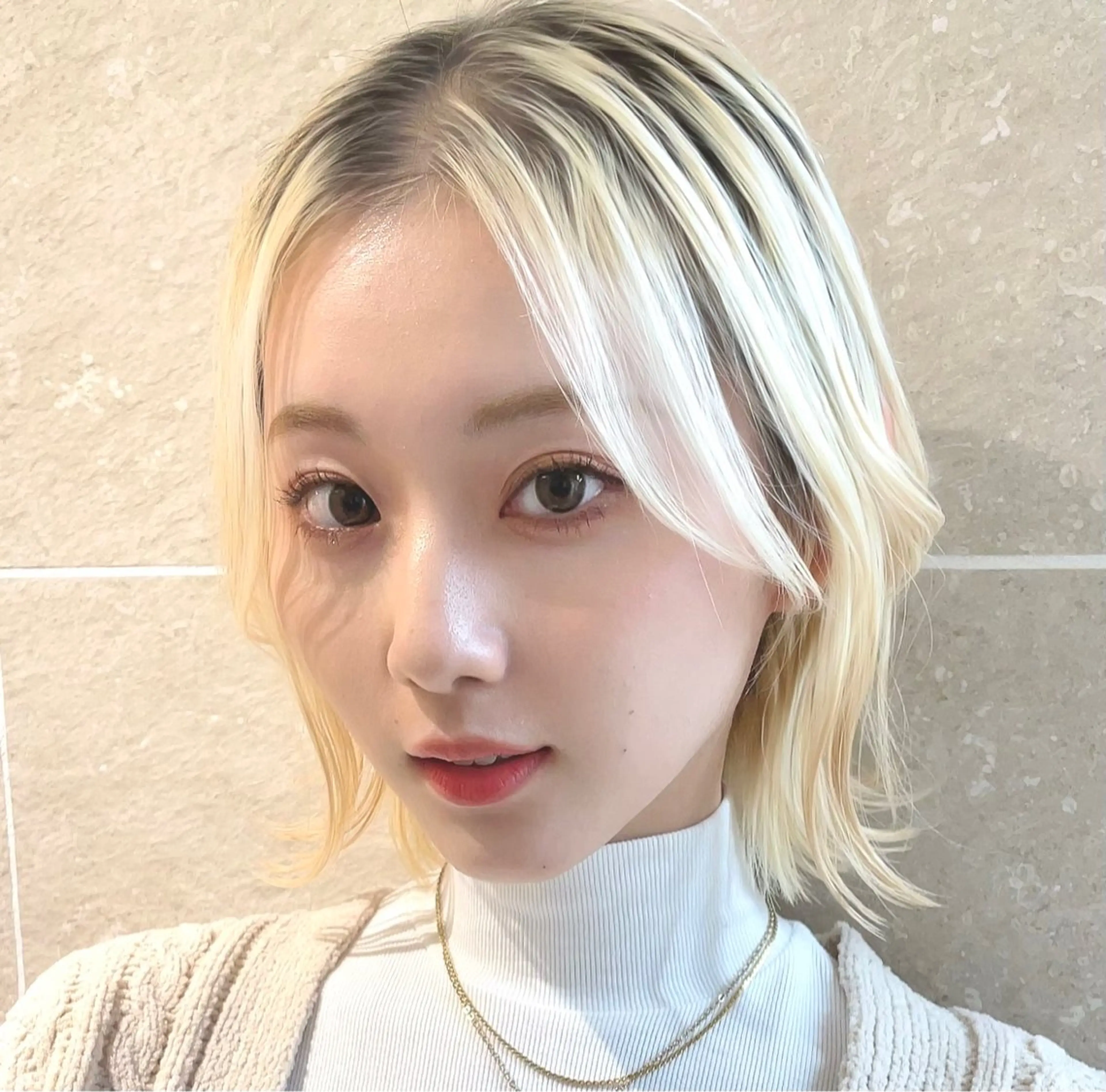 ショート カラー 抜きっぱなしブロンド ハイトーンカラー ボブ くびれヘア ボブ/ショート/ 池袋/あつしのヘアスタイル