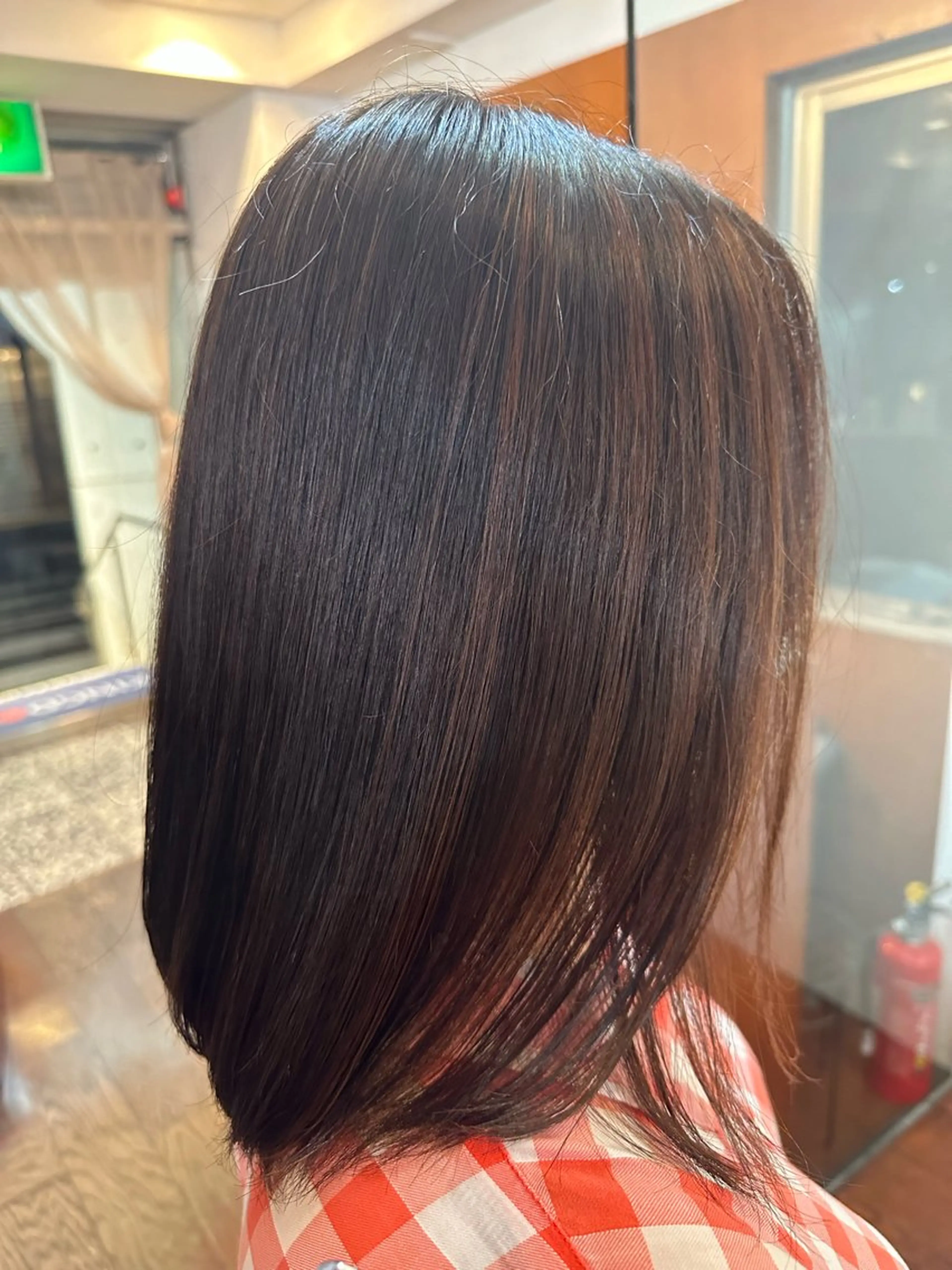 カラー ハイライトカラー 半田 陽菜のヘアスタイル