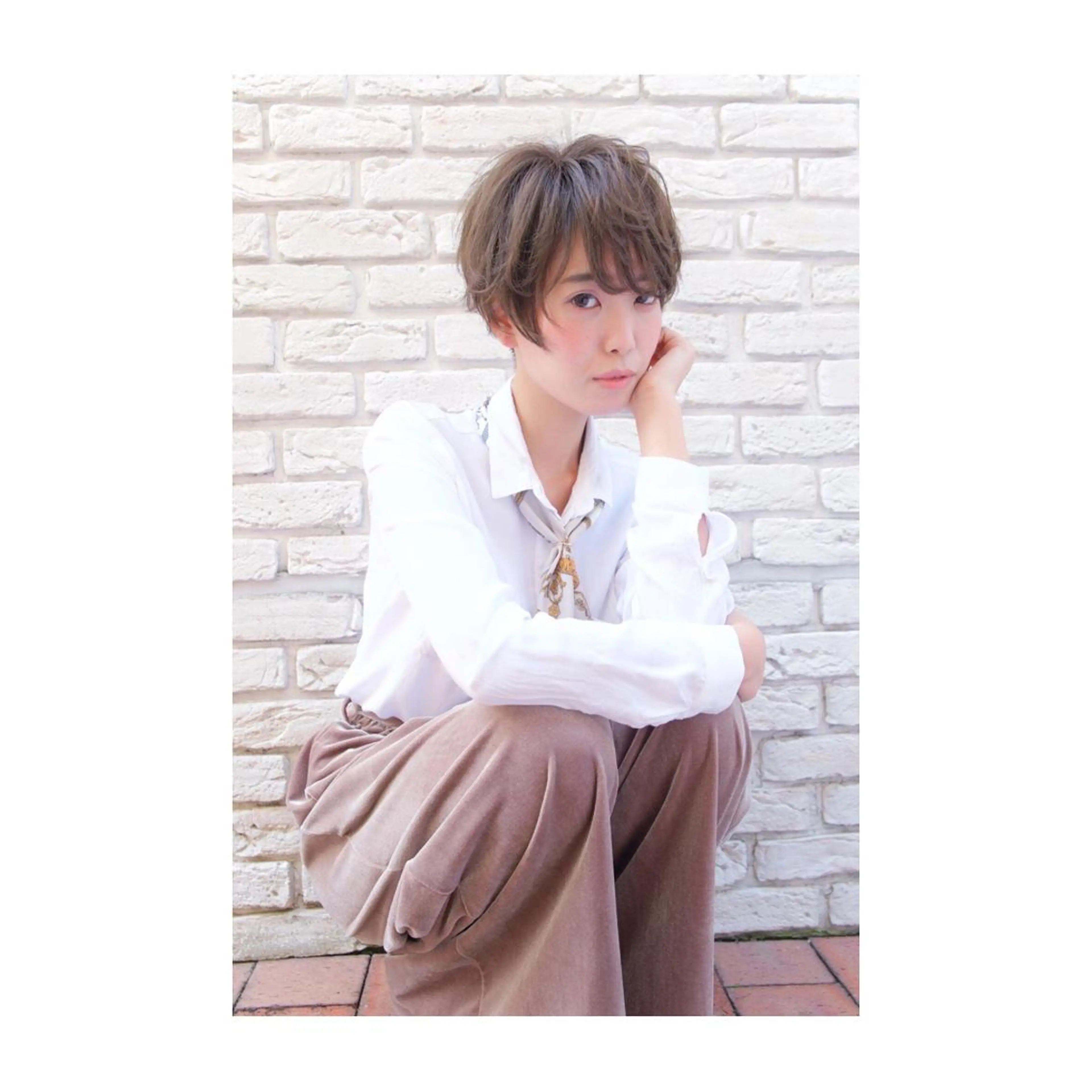 ショート ミディアム カラー パーマ アッシュ ベージュカラー ショートヘア アオガミ （前髪顔周りカット）のヘアスタイル