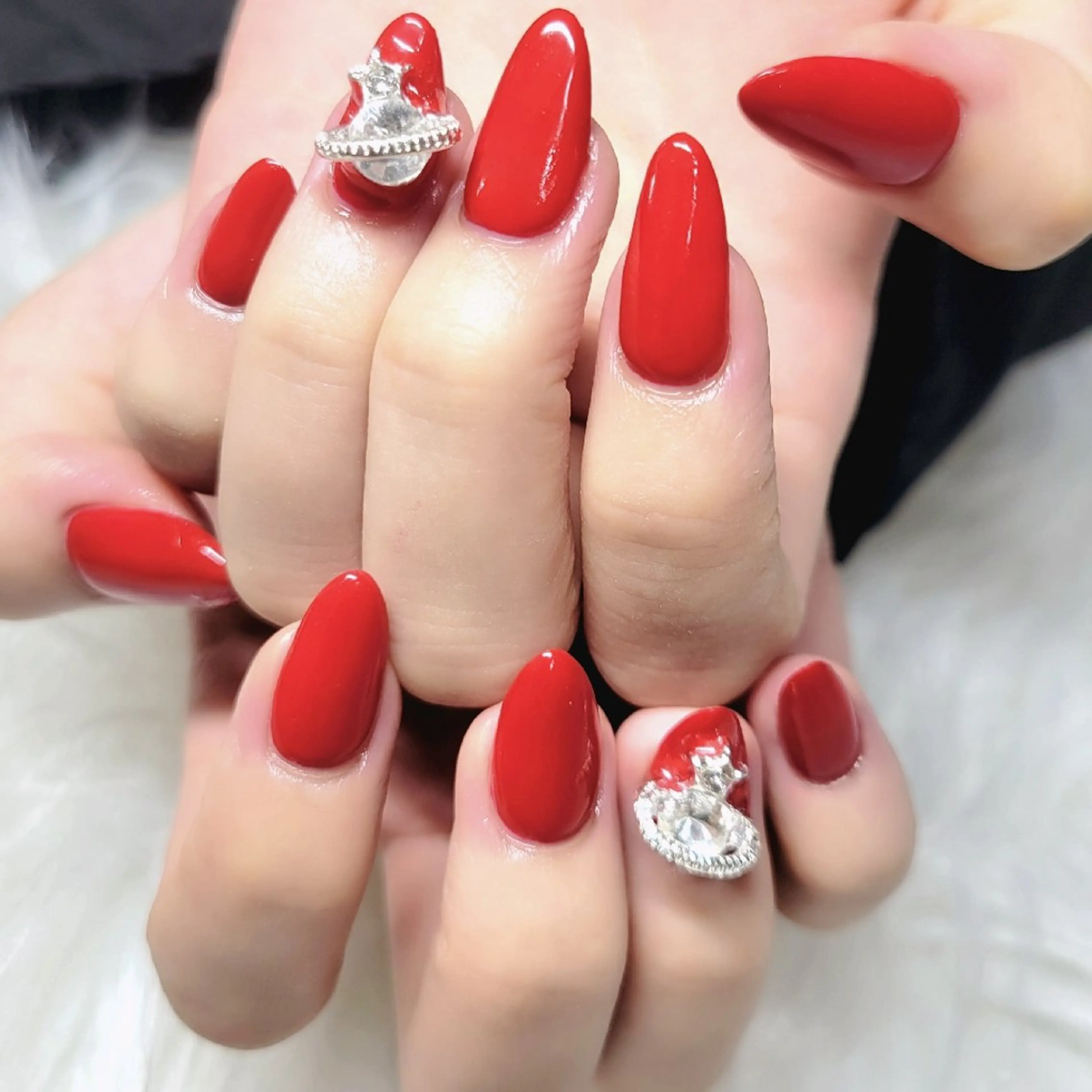 ネイル 赤色 ハンドネイル Natsumi 🦊  Nailのネイルデザイン