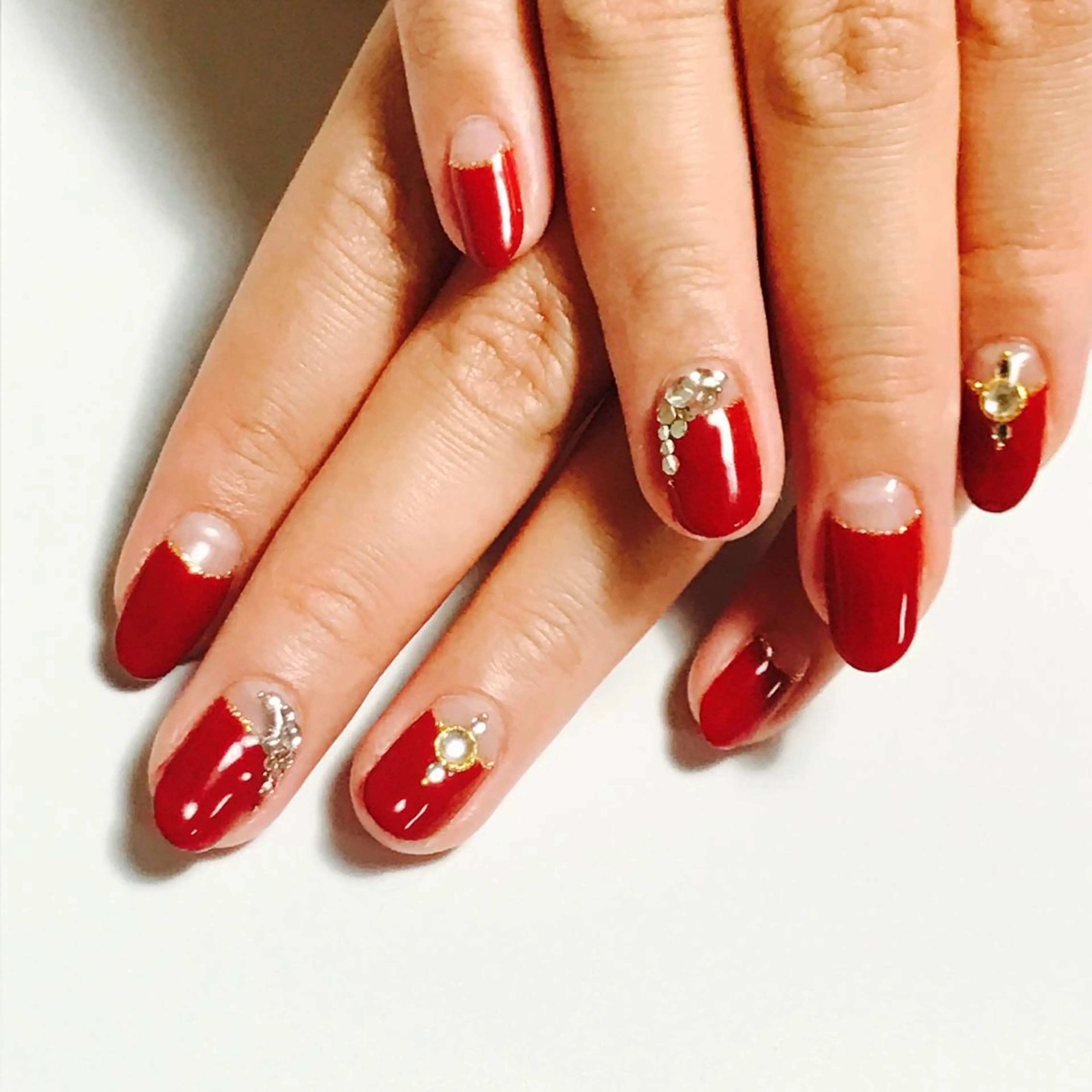 ネイル アートネイル フレンチネイル キラキラネイル 赤色 安藤 Charlotteのネイルデザイン