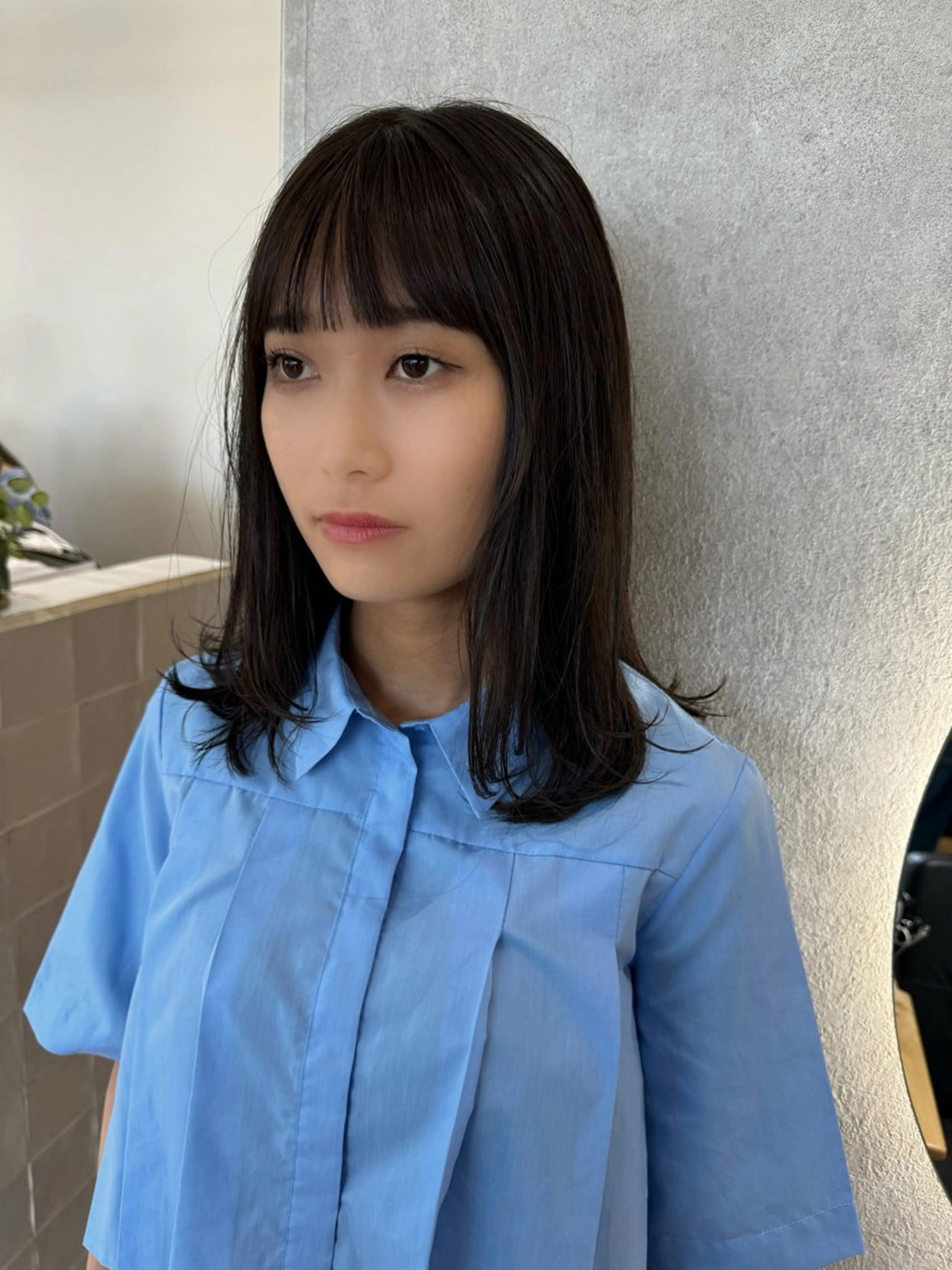 ミディアム カラー グレージュ レイヤーカット ローレイヤー ワイドバング カット ヘアカラー トリートメント ヘッドスパ 透明感カラー ボブ ミディアム 齊木勇人のヘアスタイル